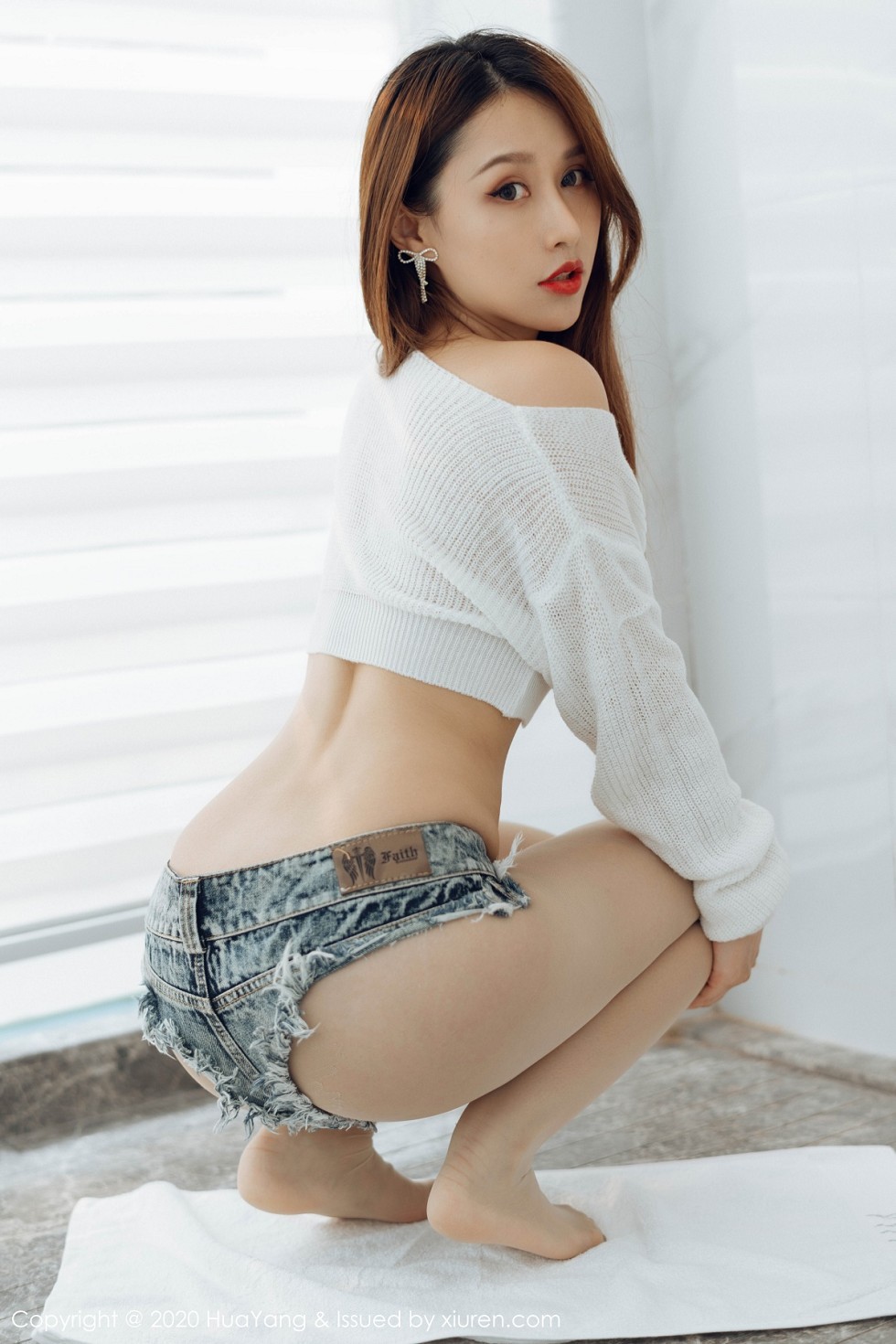 [HuaYang花漾]Vol.281_嫩模徐安安破烂超短牛仔裤主题私房半脱露翘臀惹火诱惑写真54P