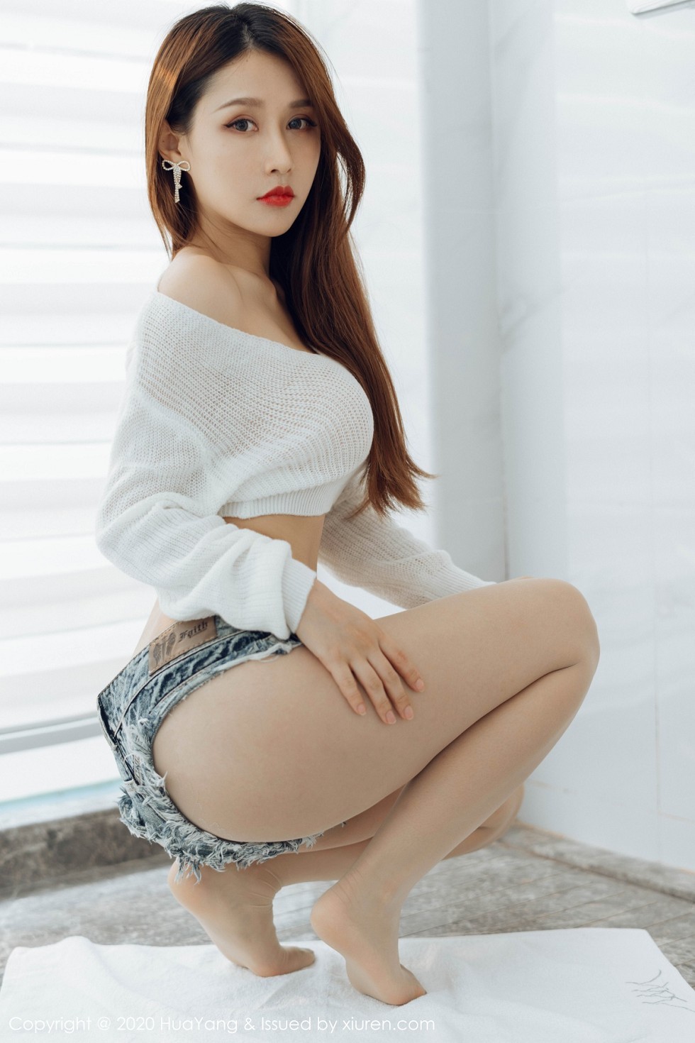[HuaYang花漾]Vol.281_嫩模徐安安破烂超短牛仔裤主题私房半脱露翘臀惹火诱惑写真54P