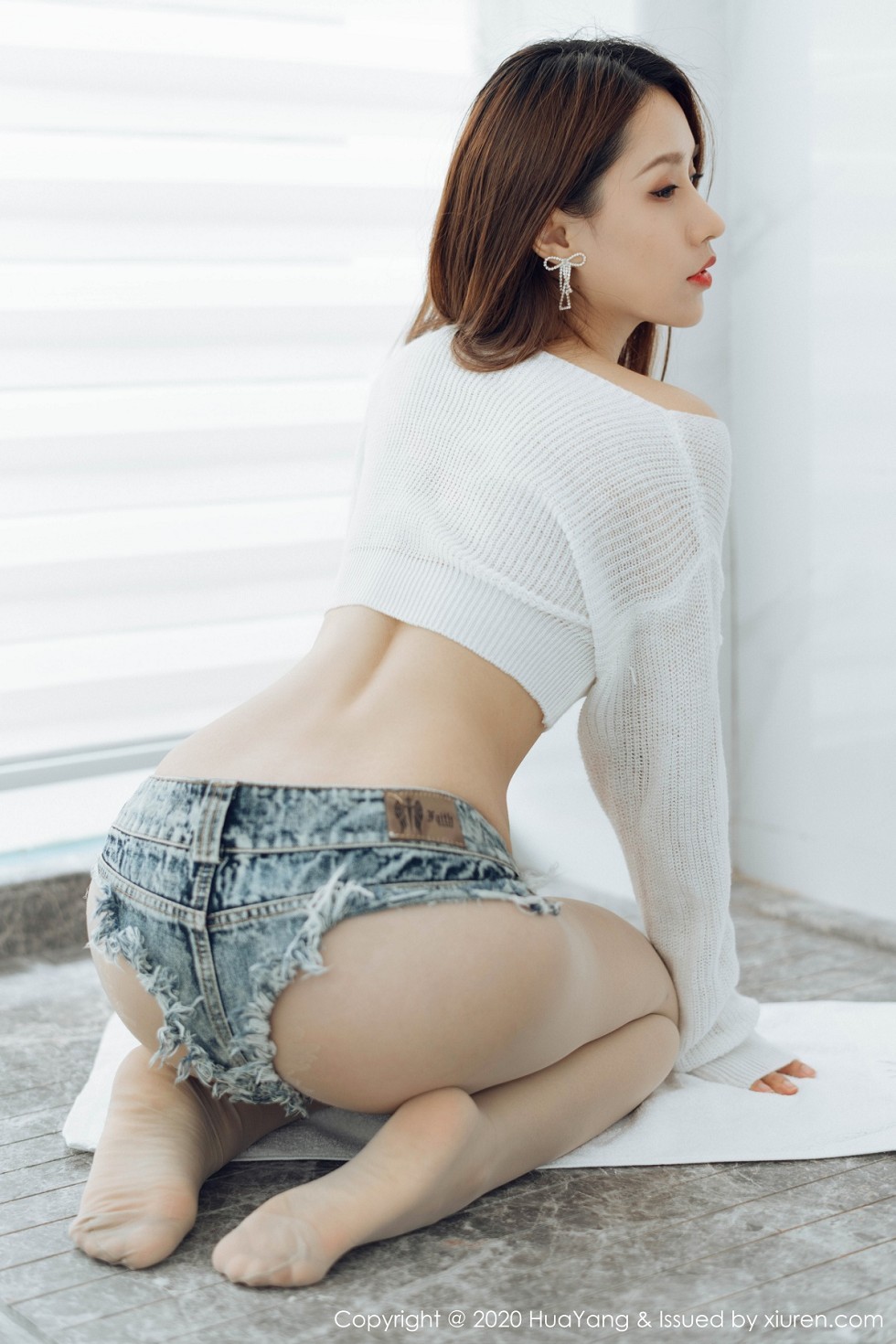 [HuaYang花漾]Vol.281_嫩模徐安安破烂超短牛仔裤主题私房半脱露翘臀惹火诱惑写真54P