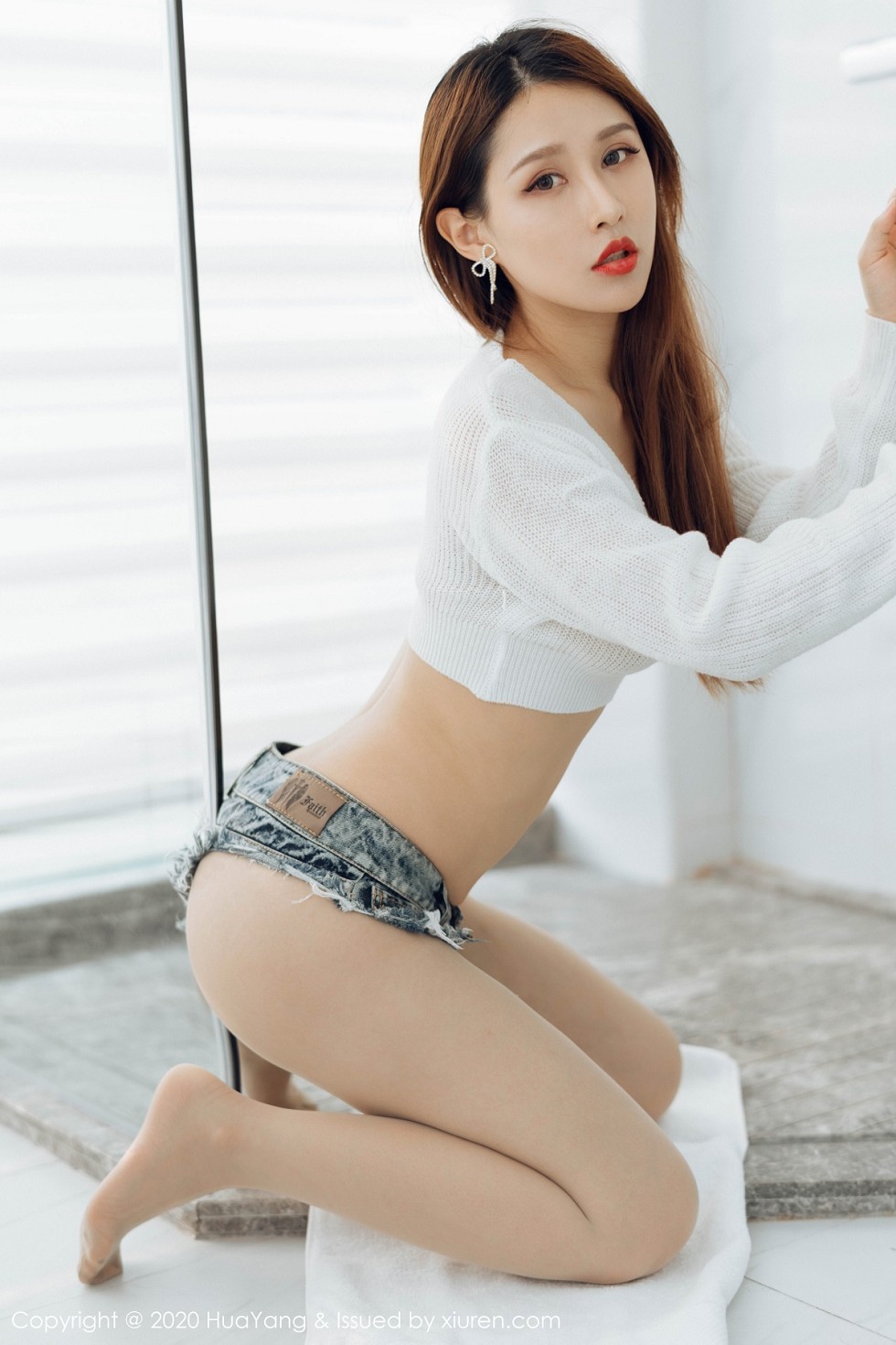 [HuaYang花漾]Vol.281_嫩模徐安安破烂超短牛仔裤主题私房半脱露翘臀惹火诱惑写真54P
