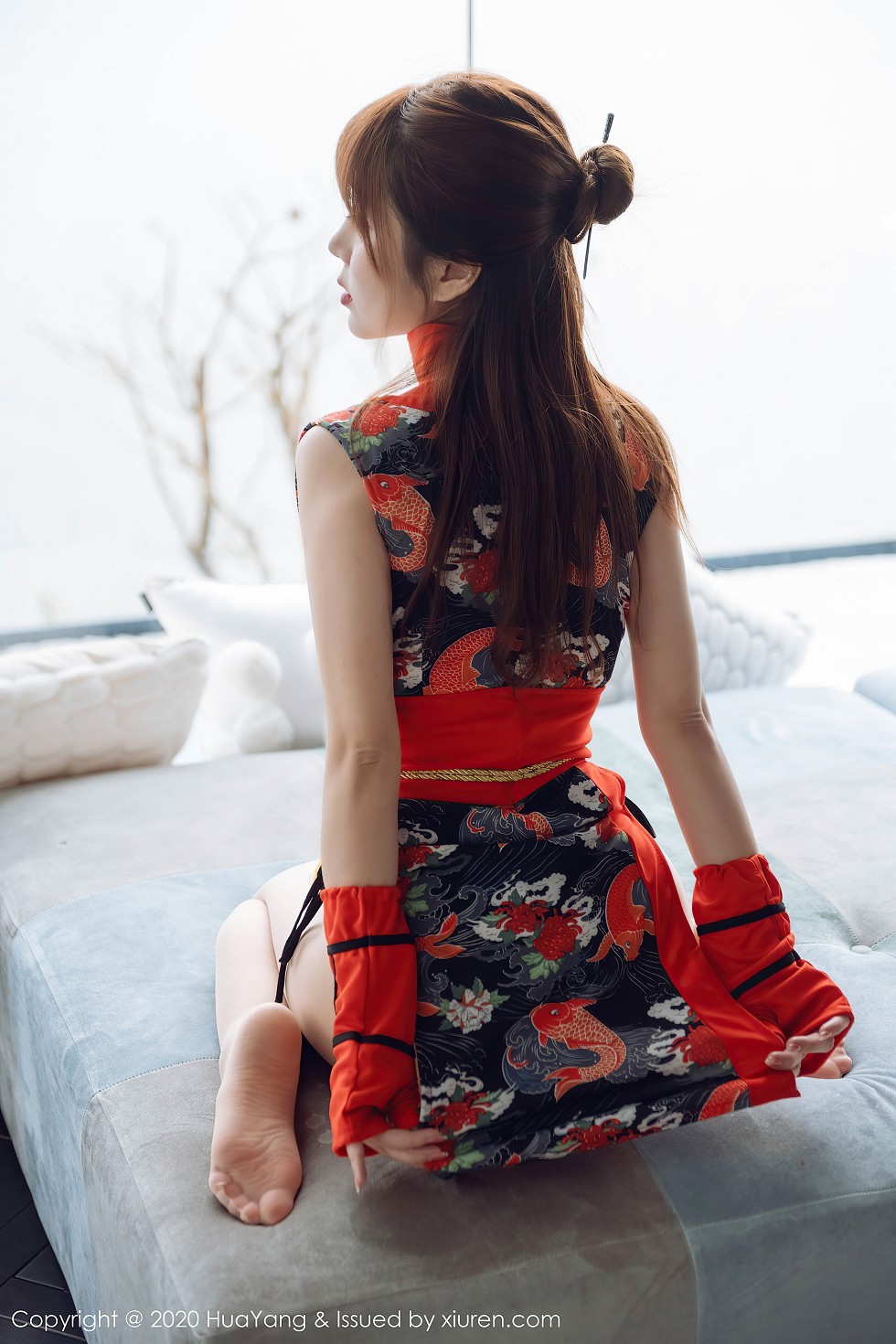 [HuaYang花漾]Vol.282_女神王雨纯大理旅拍鲜艳和服配超薄肉丝裤袜秀丁字裤诱惑写真60P