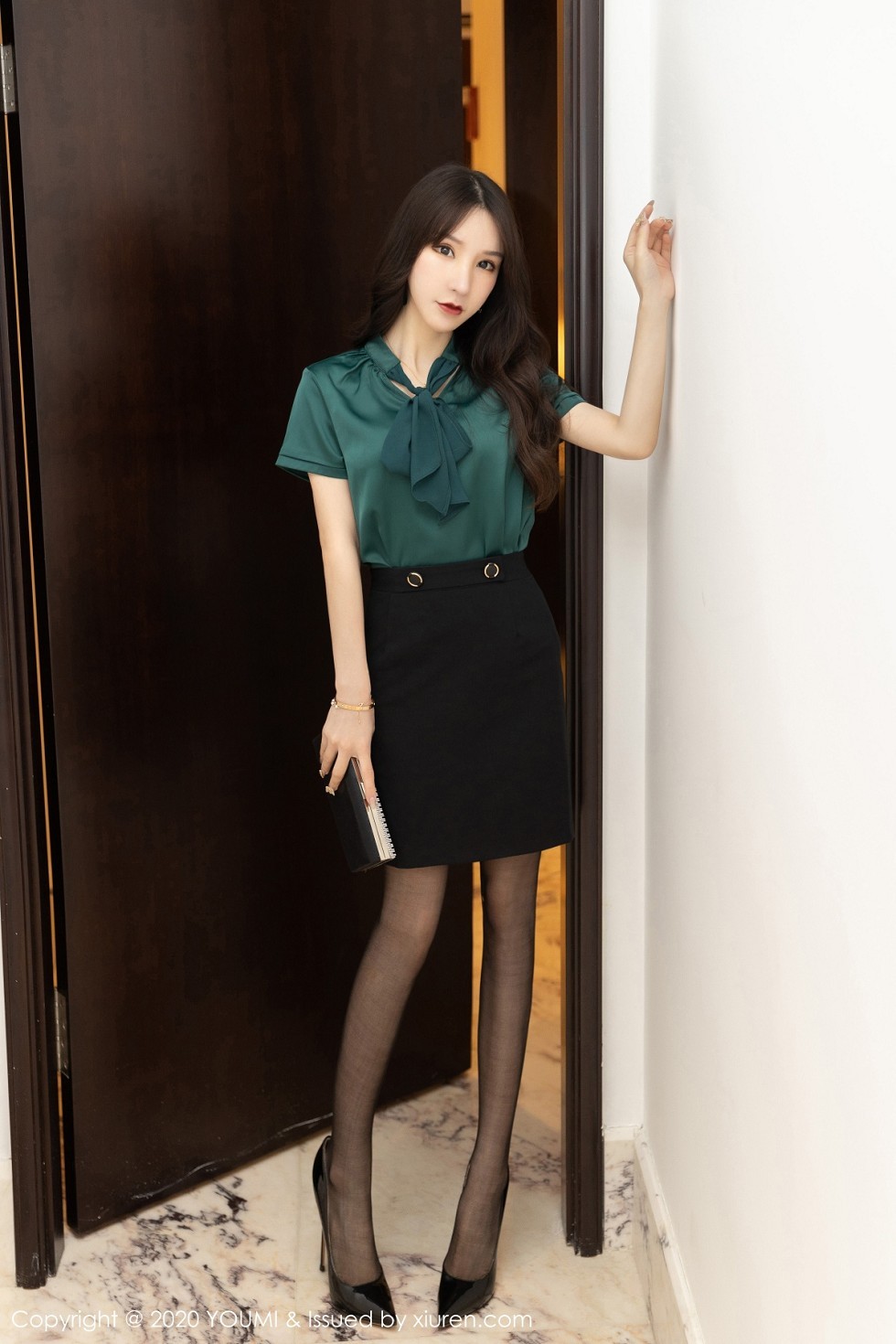 [YouMi尤蜜荟]Vol.519_女神周于希Sandy三亚旅拍魅惑黑色内衣配黑丝裤袜极致诱惑写真64P