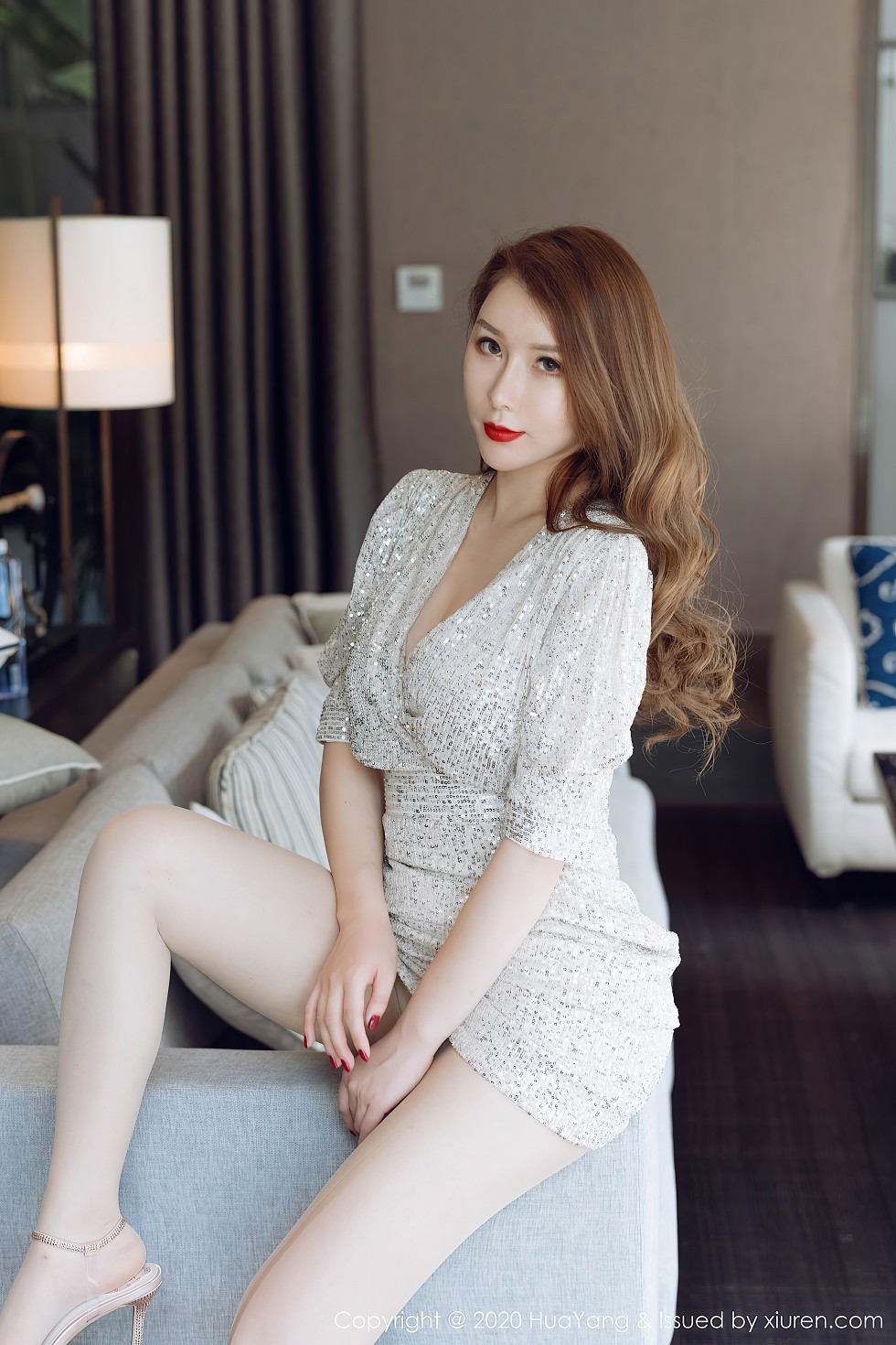 [HuaYang花漾]Vol.283_女神Egg-尤妮丝三亚旅拍华丽典雅礼裙半脱秀丰满身材诱惑写真53P