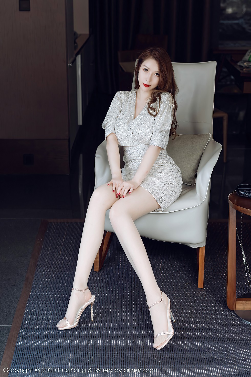 [HuaYang花漾]Vol.283_女神Egg-尤妮丝三亚旅拍华丽典雅礼裙半脱秀丰满身材诱惑写真53P