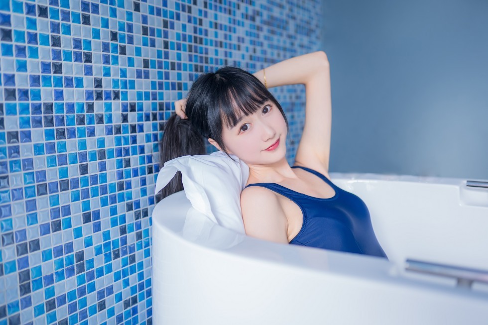 [喵糖映画]Vol.233_白衬衣美少女私房浴缸里性感死库水配黑丝袜秀完美身材诱惑写真30P