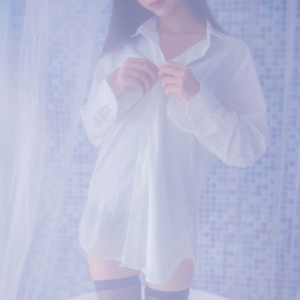 [喵糖映画]Vol.233_白衬衣美少女私房浴缸里性感死库水配黑丝袜秀完美身材诱惑写真30P