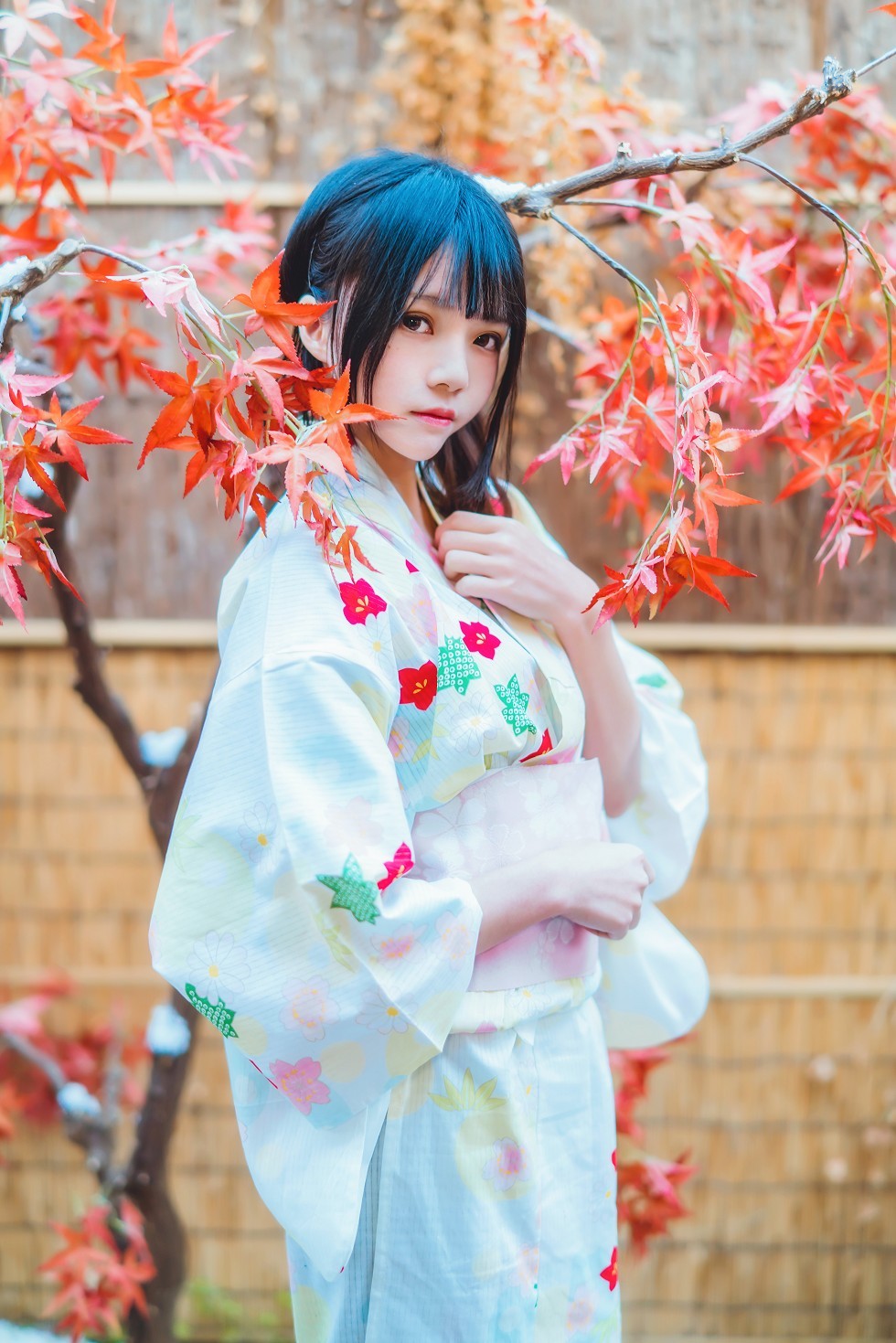 [喵糖映画]Vol.234_花色和服美少女户外红色枫叶下更显清爽迷人写真25P