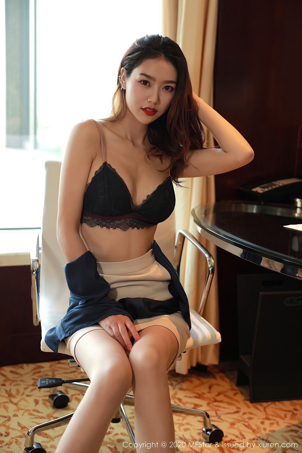 [MFStar模范学院]Vol.381_嫩模方子萱经典职场秘书0L主题黑色内衣配肉丝裤袜诱惑写真71P