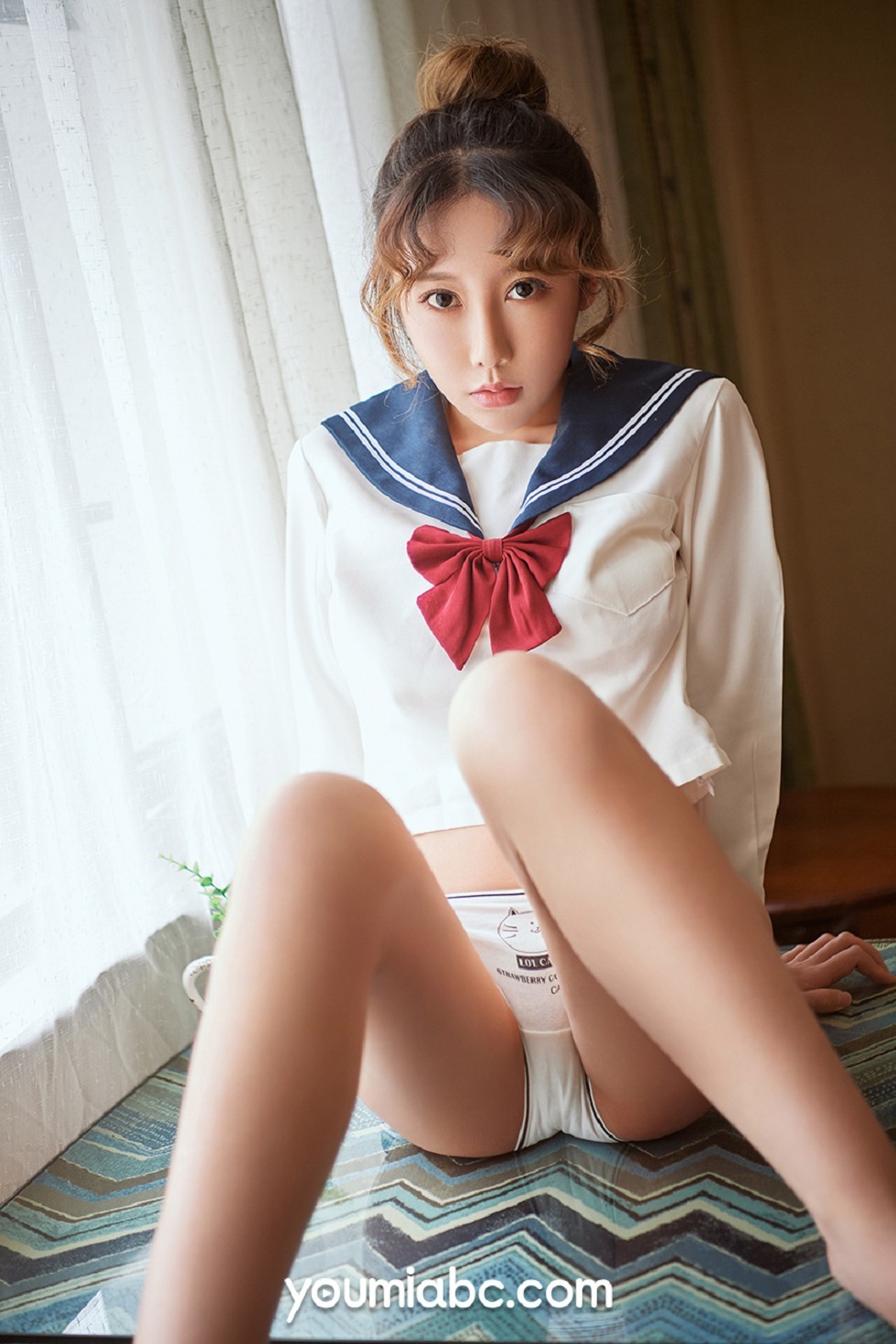 [YouMi尤蜜]Vol.325_嫩模瑶瑶绝色学妹主题私房脱黑色短裙秀翘臀美腿诱惑写真25P
