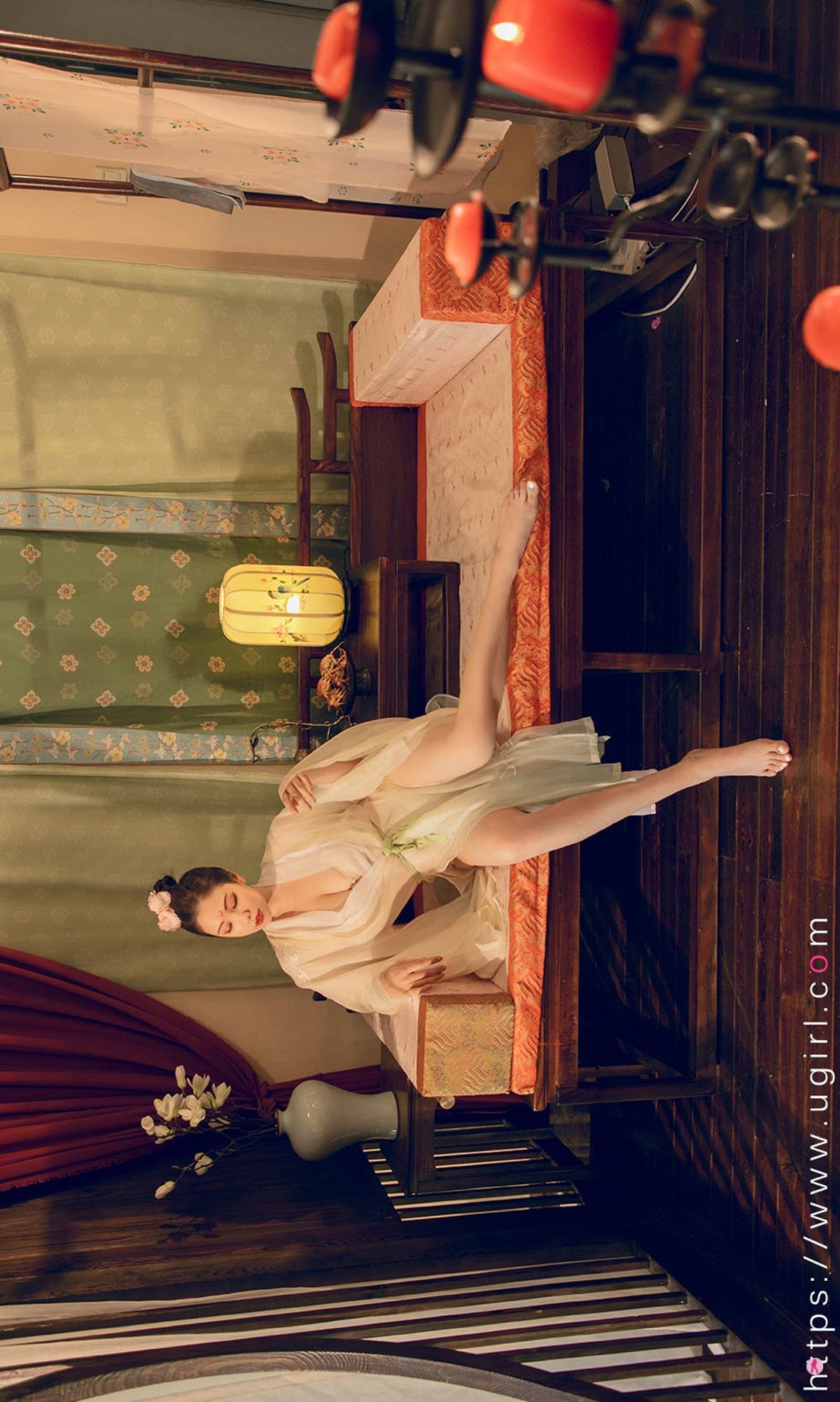 [Ugirls爱尤物]No.1923_嫩模妮小妖中秋花满月夜主题低胸古典服饰秀豪乳诱惑写真35P