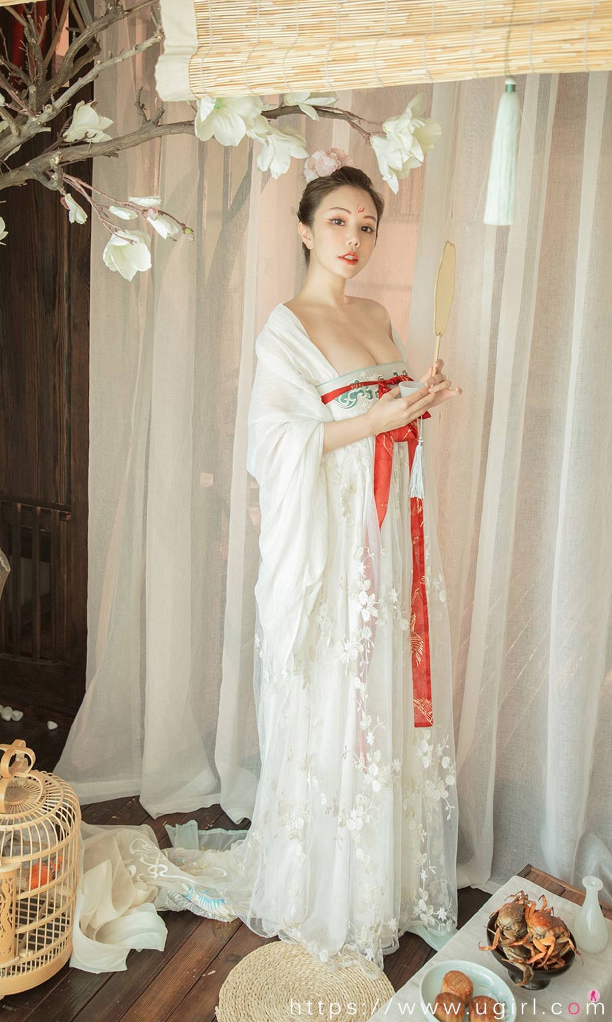 [Ugirls爱尤物]No.1923_嫩模妮小妖中秋花满月夜主题低胸古典服饰秀豪乳诱惑写真35P