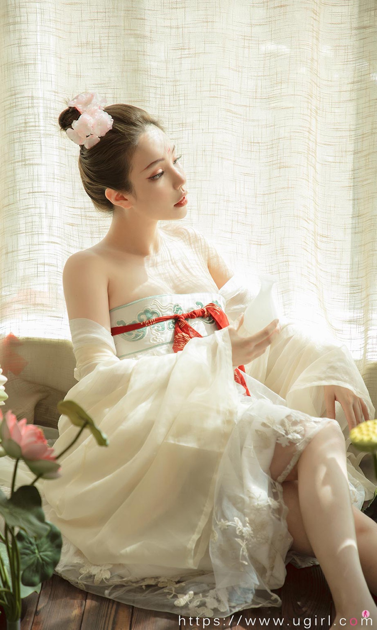 [Ugirls爱尤物]No.1923_嫩模妮小妖中秋花满月夜主题低胸古典服饰秀豪乳诱惑写真35P