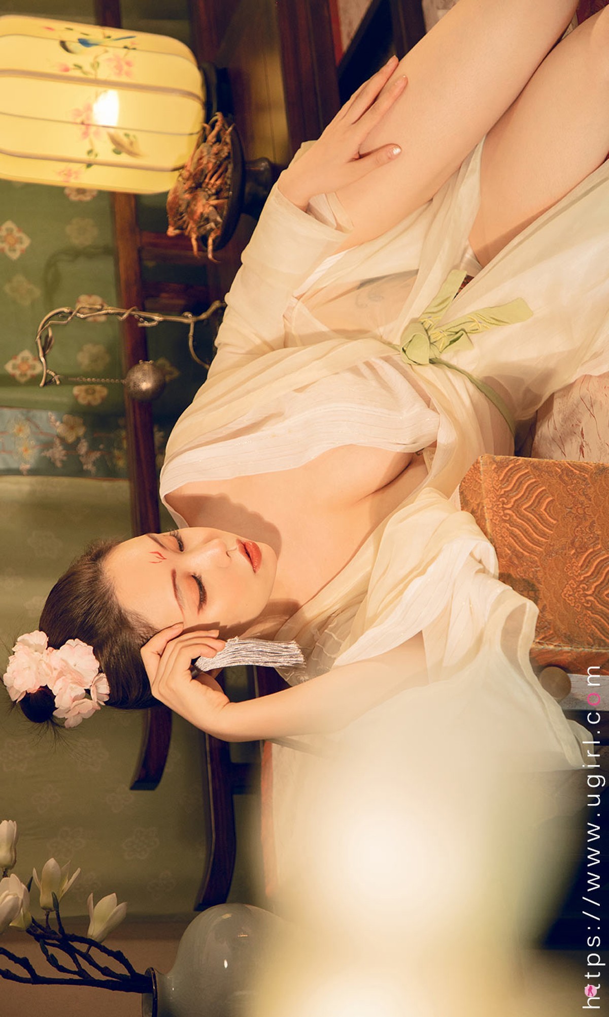 [Ugirls爱尤物]No.1923_嫩模妮小妖中秋花满月夜主题低胸古典服饰秀豪乳诱惑写真35P