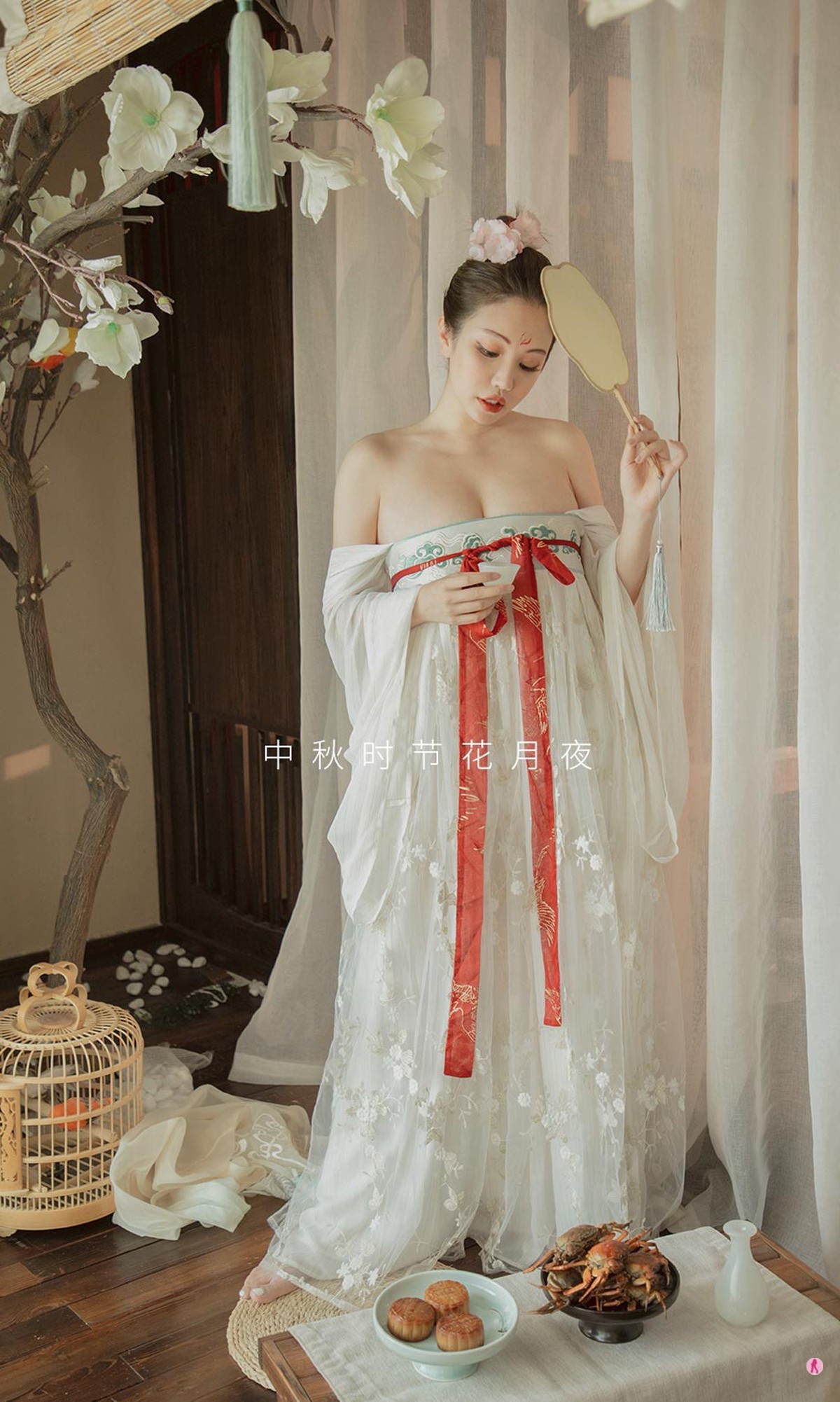 [Ugirls爱尤物]No.1923_嫩模妮小妖中秋花满月夜主题低胸古典服饰秀豪乳诱惑写真35P