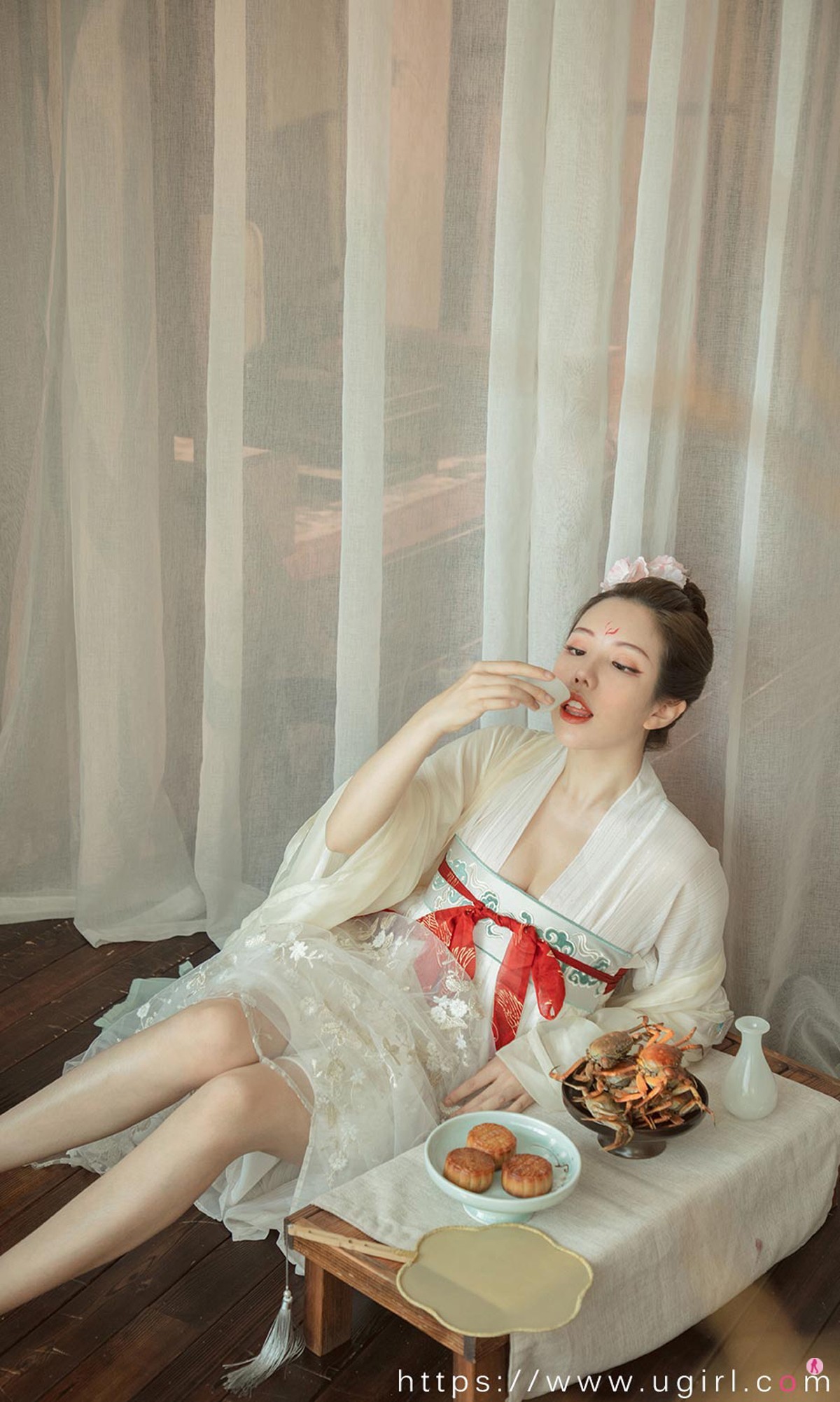 [Ugirls爱尤物]No.1923_嫩模妮小妖中秋花满月夜主题低胸古典服饰秀豪乳诱惑写真35P