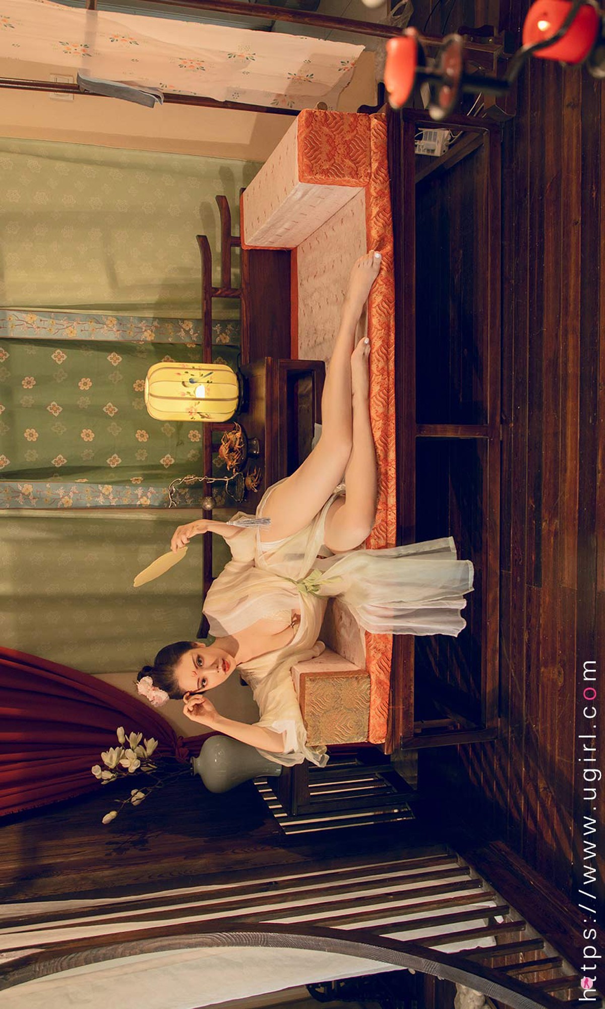 [Ugirls爱尤物]No.1923_嫩模妮小妖中秋花满月夜主题低胸古典服饰秀豪乳诱惑写真35P