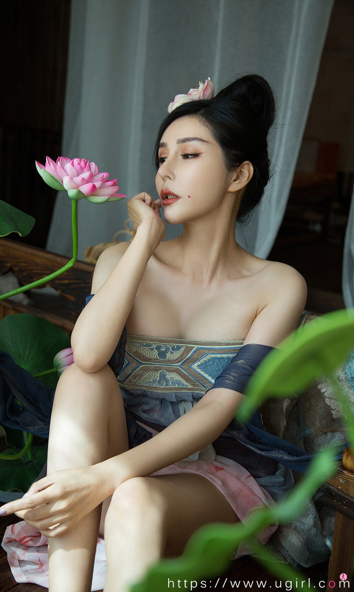 [Ugirls爱尤物]No.1924_嫩模田冰冰满月情人主题私房古韵连身裙秀完美身材诱惑写真35P