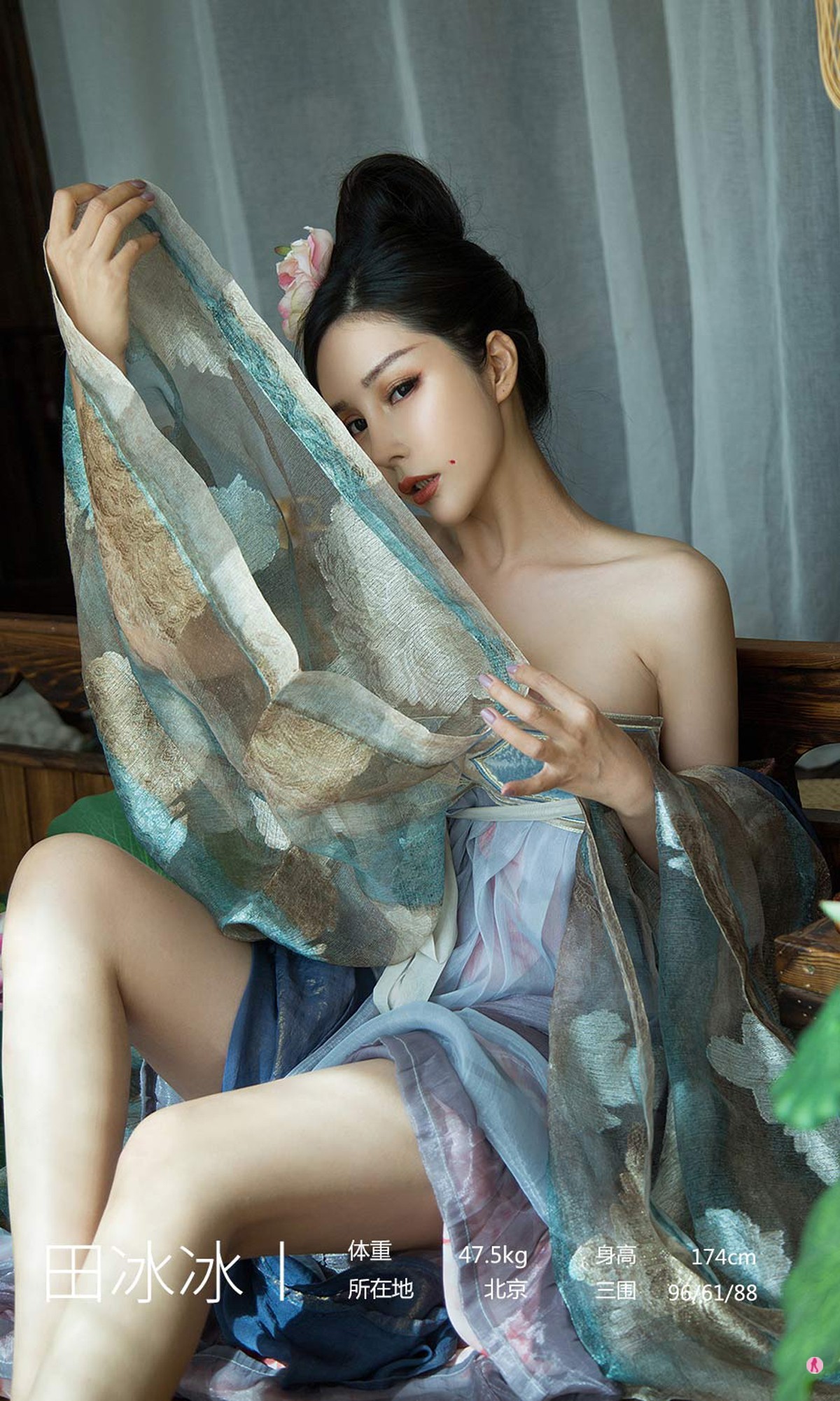 [Ugirls爱尤物]No.1924_嫩模田冰冰满月情人主题私房古韵连身裙秀完美身材诱惑写真35P