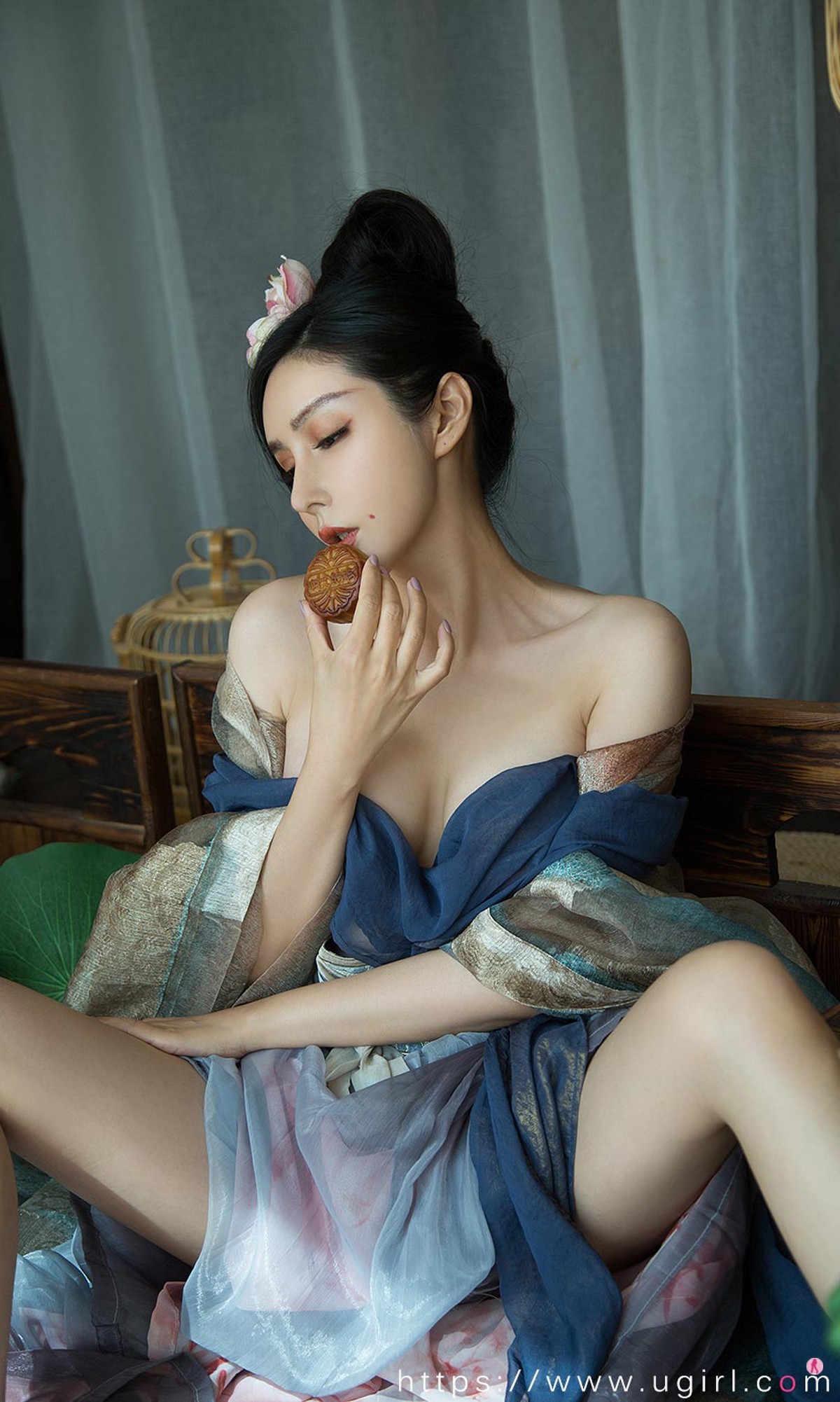[Ugirls爱尤物]No.1924_嫩模田冰冰满月情人主题私房古韵连身裙秀完美身材诱惑写真35P