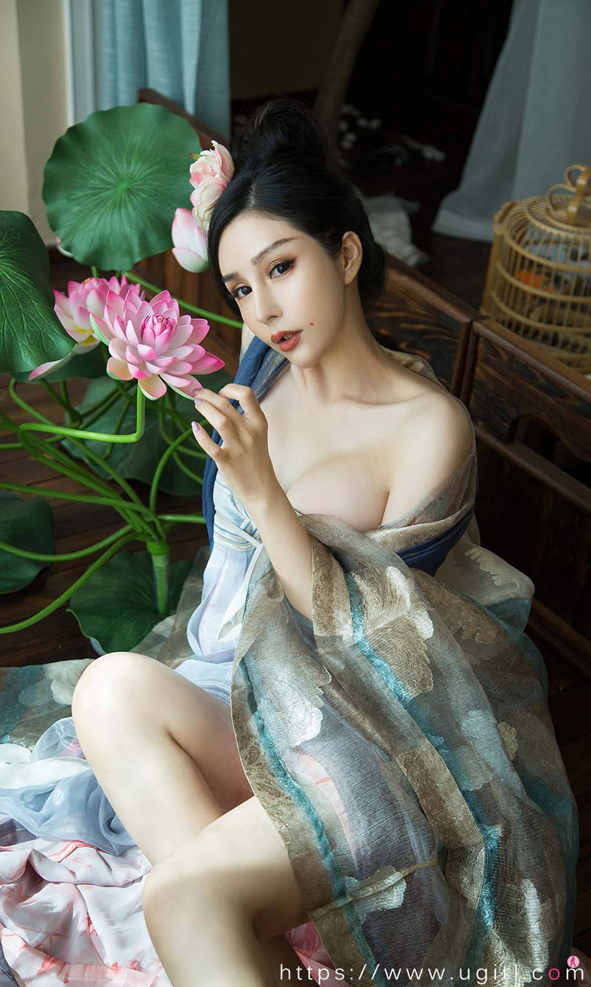 [Ugirls爱尤物]No.1924_嫩模田冰冰满月情人主题私房古韵连身裙秀完美身材诱惑写真35P