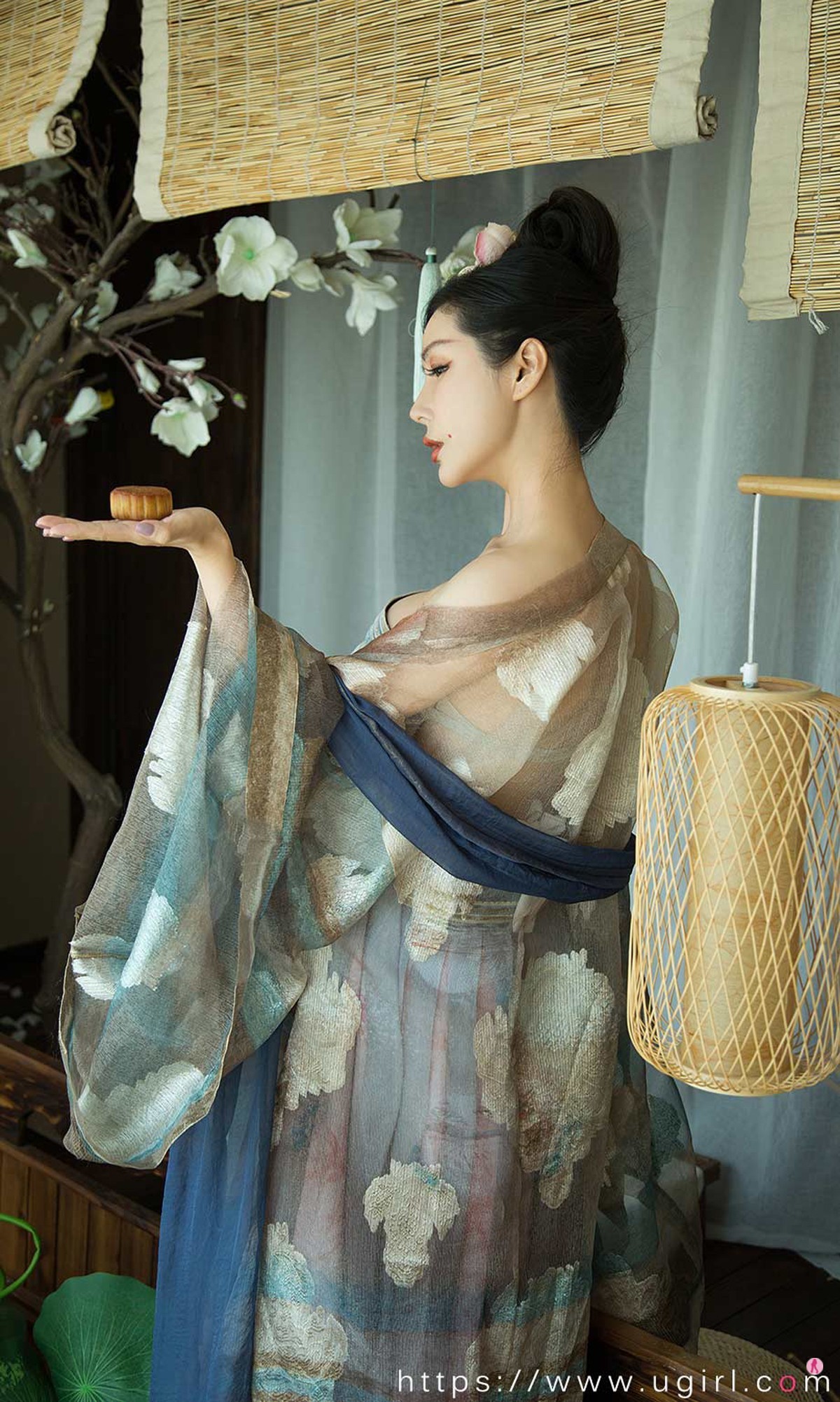 [Ugirls爱尤物]No.1924_嫩模田冰冰满月情人主题私房古韵连身裙秀完美身材诱惑写真35P
