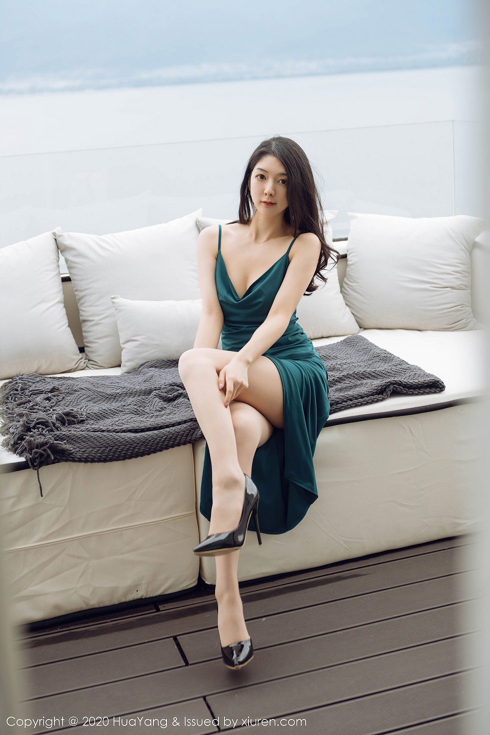 [HuaYang花漾]Vol.285_女神Angela小热巴云南旅拍典雅吊裙+古韵旗袍完美诱惑写真60P