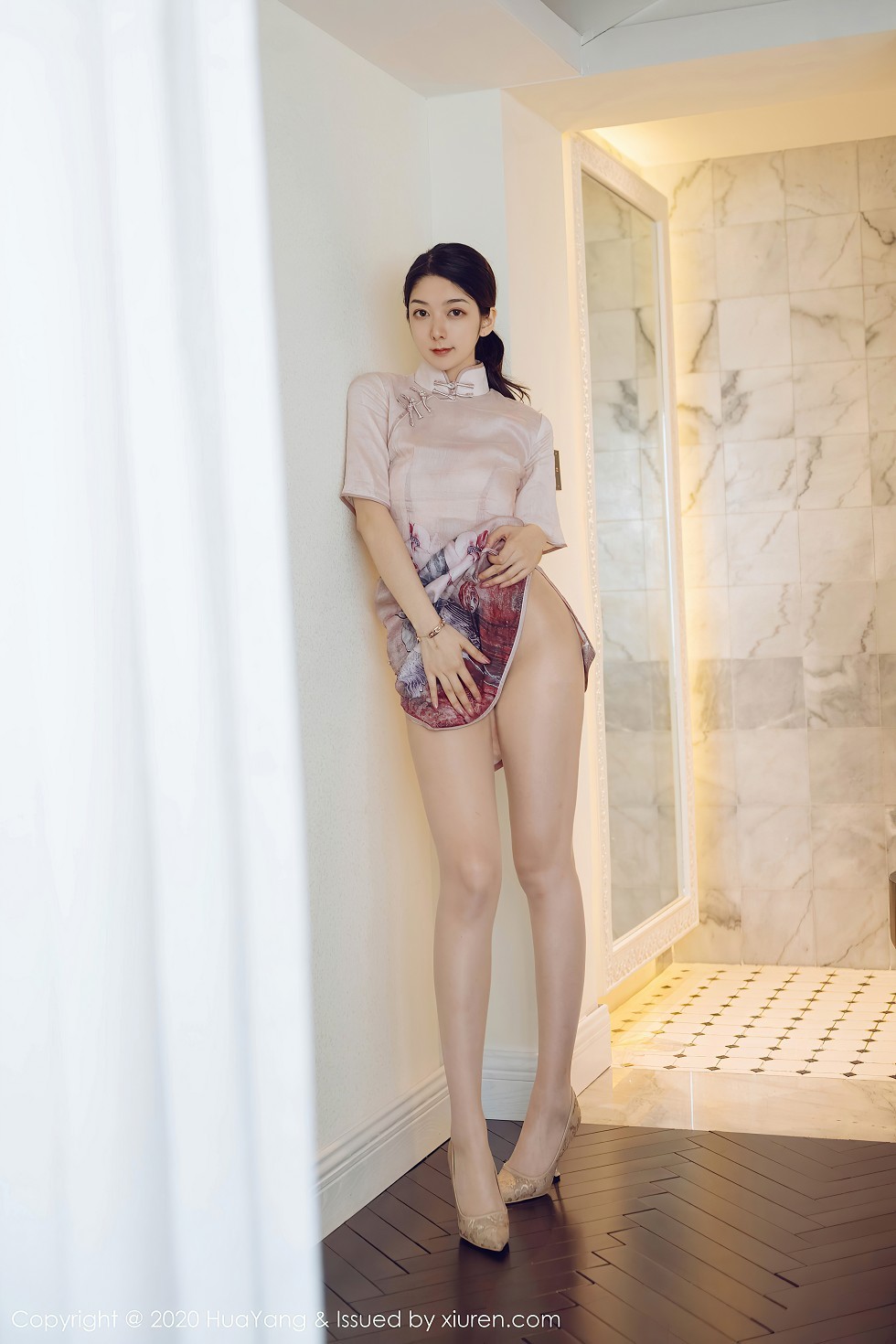 [HuaYang花漾]Vol.285_女神Angela小热巴云南旅拍典雅吊裙+古韵旗袍完美诱惑写真60P