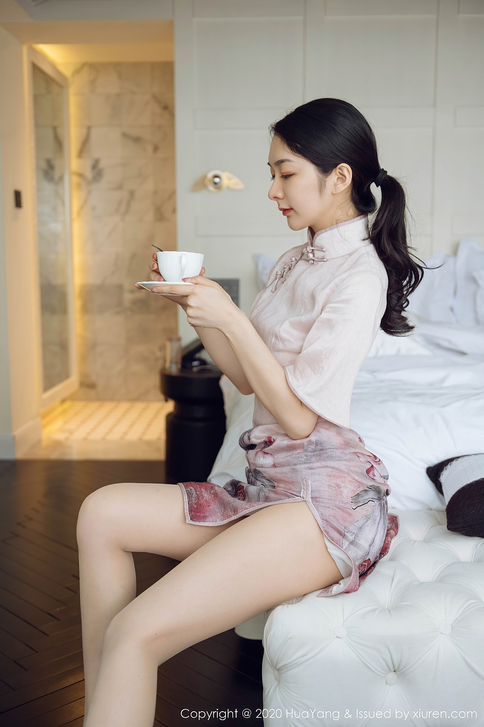 [HuaYang花漾]Vol.285_女神Angela小热巴云南旅拍典雅吊裙+古韵旗袍完美诱惑写真60P