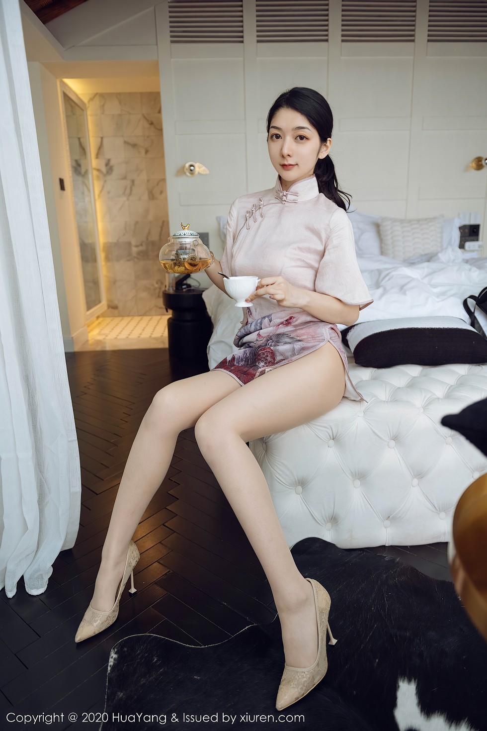 [HuaYang花漾]Vol.285_女神Angela小热巴云南旅拍典雅吊裙+古韵旗袍完美诱惑写真60P