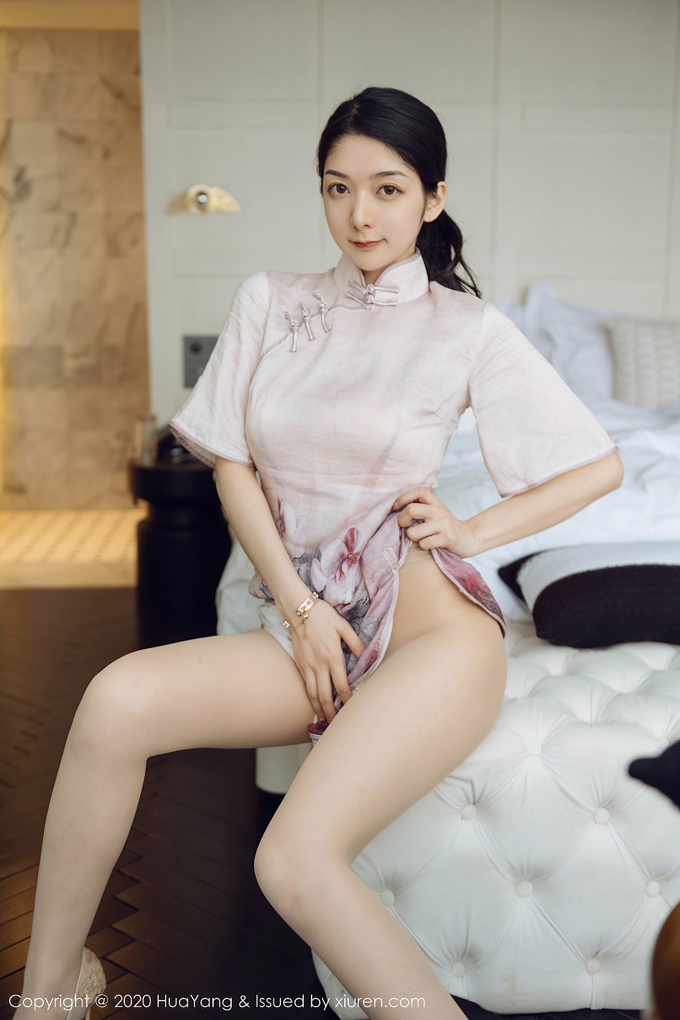 [HuaYang花漾]Vol.285_女神Angela小热巴云南旅拍典雅吊裙+古韵旗袍完美诱惑写真60P