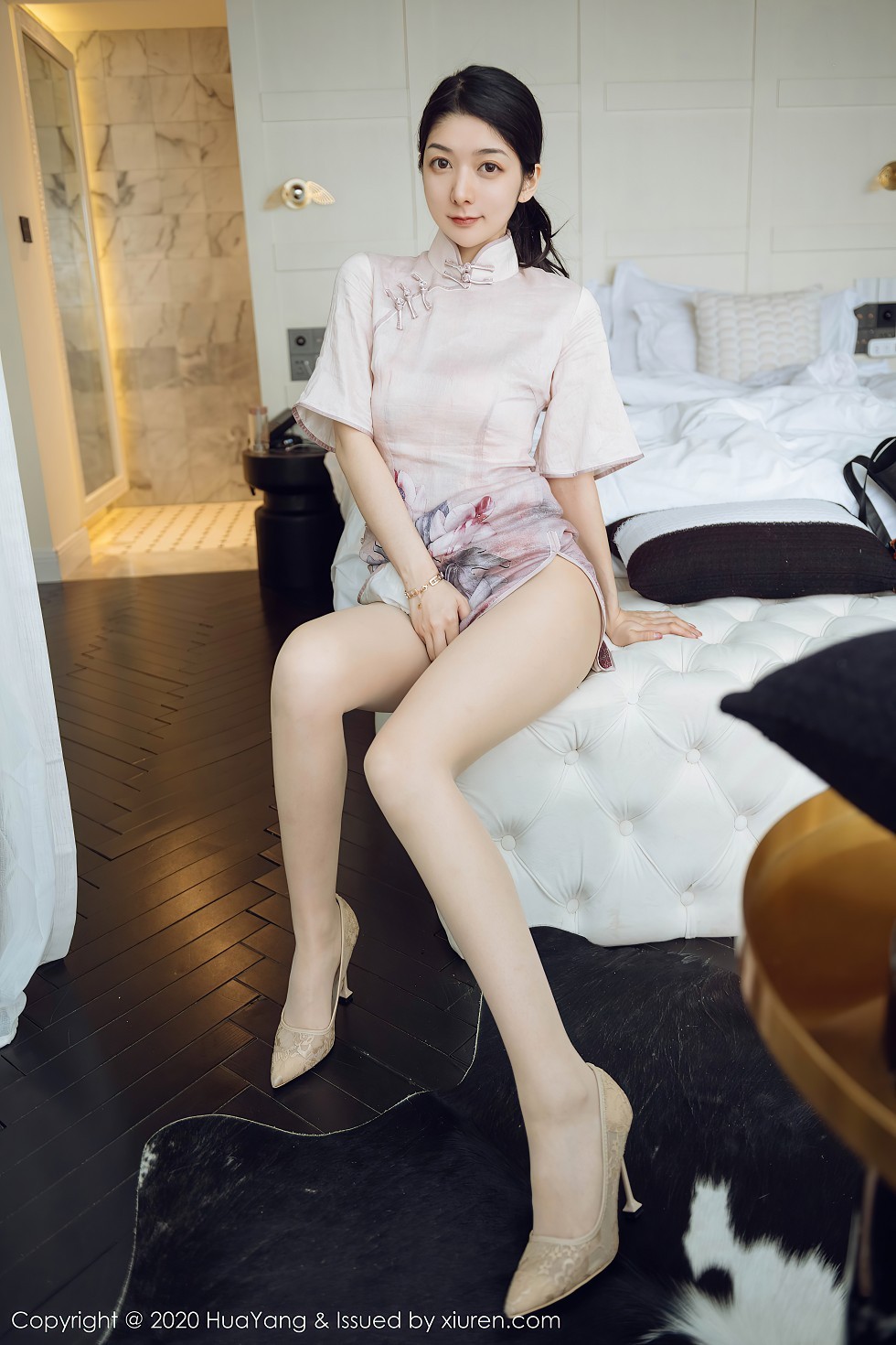 [HuaYang花漾]Vol.285_女神Angela小热巴云南旅拍典雅吊裙+古韵旗袍完美诱惑写真60P