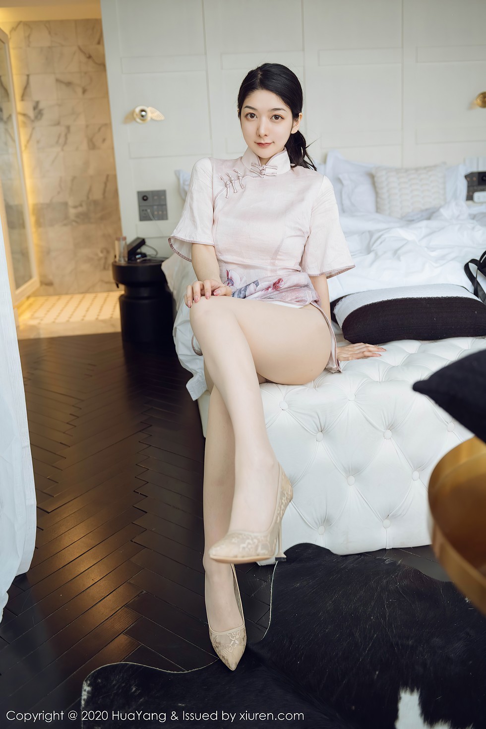 [HuaYang花漾]Vol.285_女神Angela小热巴云南旅拍典雅吊裙+古韵旗袍完美诱惑写真60P