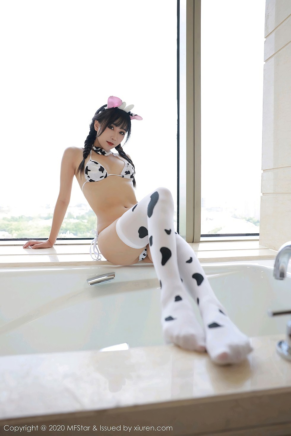 [MFStar模范学院]Vol.382_嫩模小果冻儿jelly牛奶三点式内衣秀完美身材诱惑写真60P