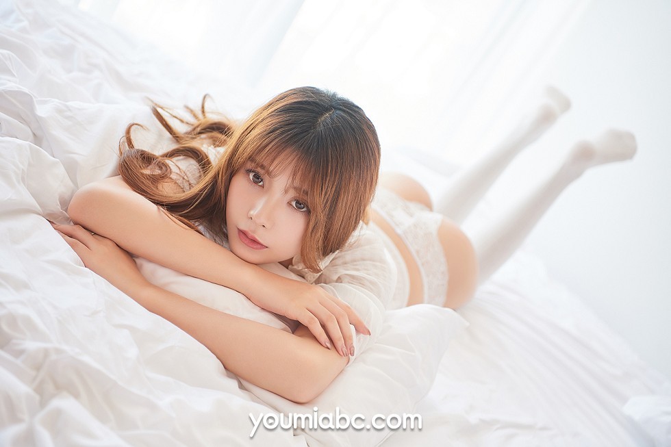 [YouMi尤蜜]Vol.329_嫩模小语私房薄纱内衣配白色蕾丝内裤蕾丝袜极致诱惑写真26P