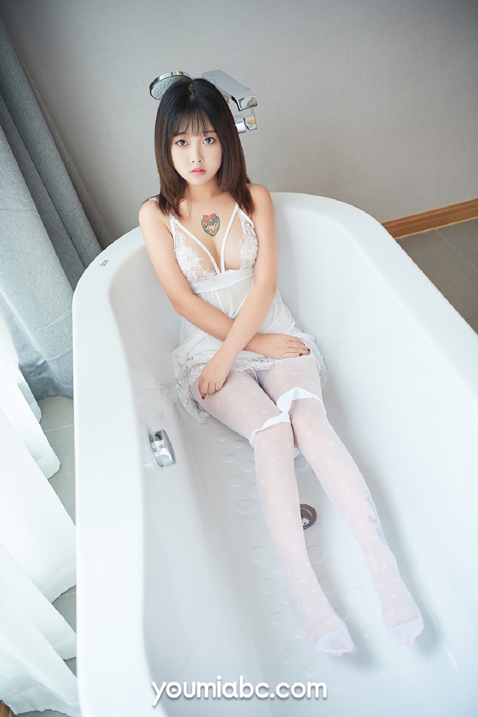 [YouMi尤蜜]Vol.331_嫩模柚柚酱浴缸白丝裤袜湿身+情趣内衣配丁字裤极致诱惑写真41P