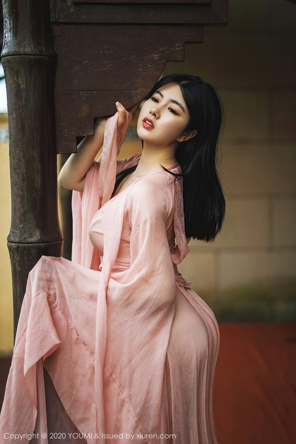 [YouMi尤蜜荟]Vol.523_女神娜露Selena西双版纳旅拍轻薄粉色长裙秀傲人豪乳诱惑写真89P
