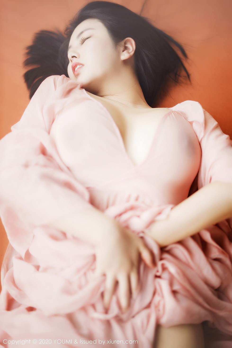 [YouMi尤蜜荟]Vol.523_女神娜露Selena西双版纳旅拍轻薄粉色长裙秀傲人豪乳诱惑写真89P