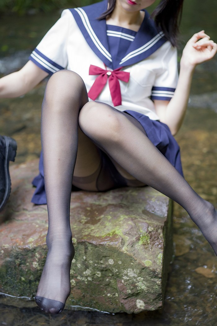 激萌学生妹魔物喵黑丝制服野外露出(图7)