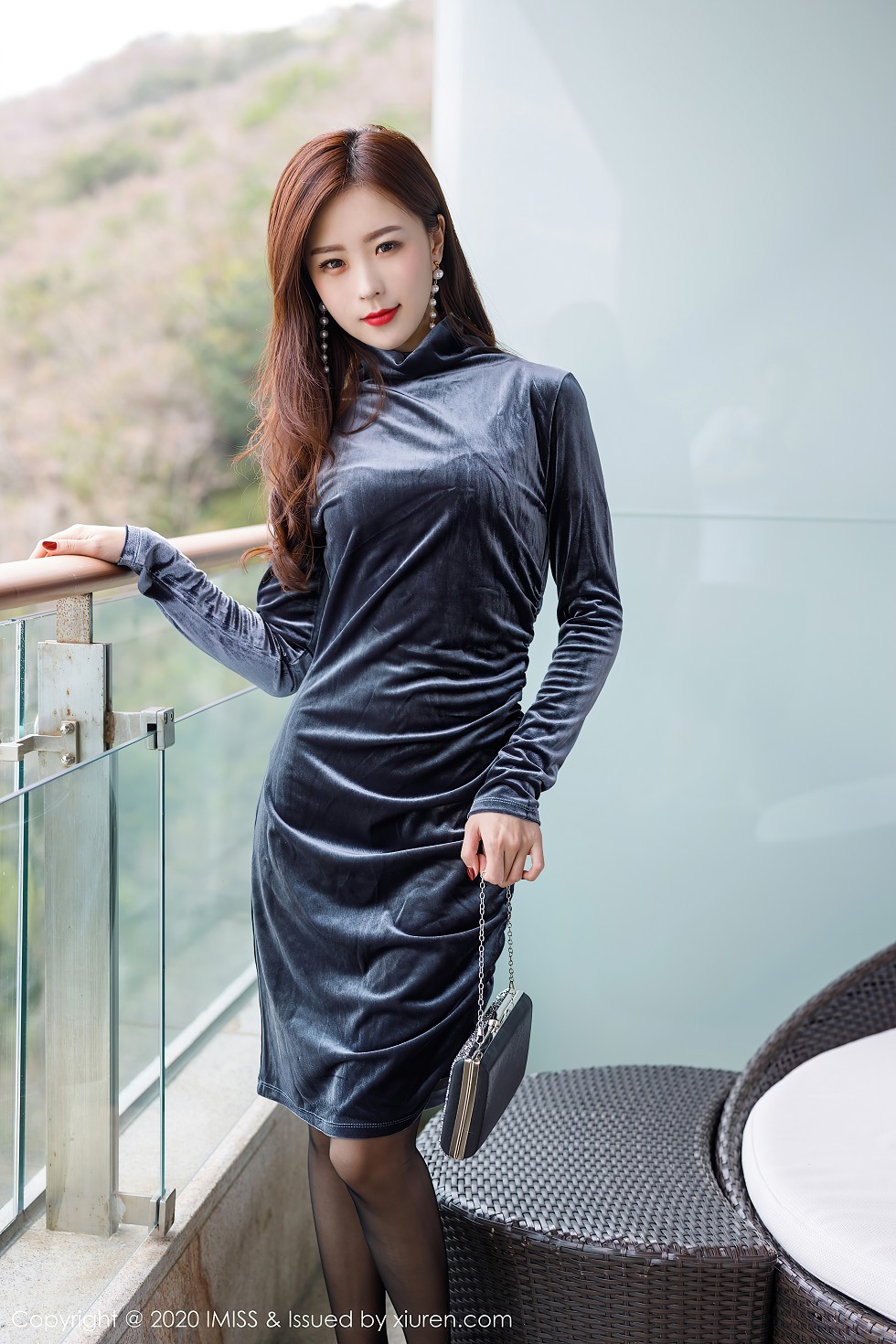 [IMISS爱蜜社]Vol.498_嫩模杨紫嫣Cynthia心愿旅拍典雅礼裙半脱露性感内衣诱惑写真54P