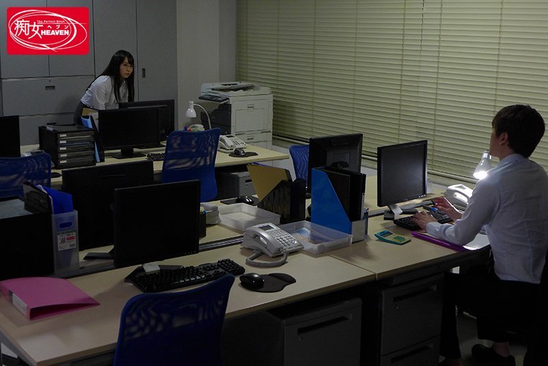 加班到深夜！黑色丝袜OL后辈「枢木あおい」主动骑上来，想不想吃宵夜？