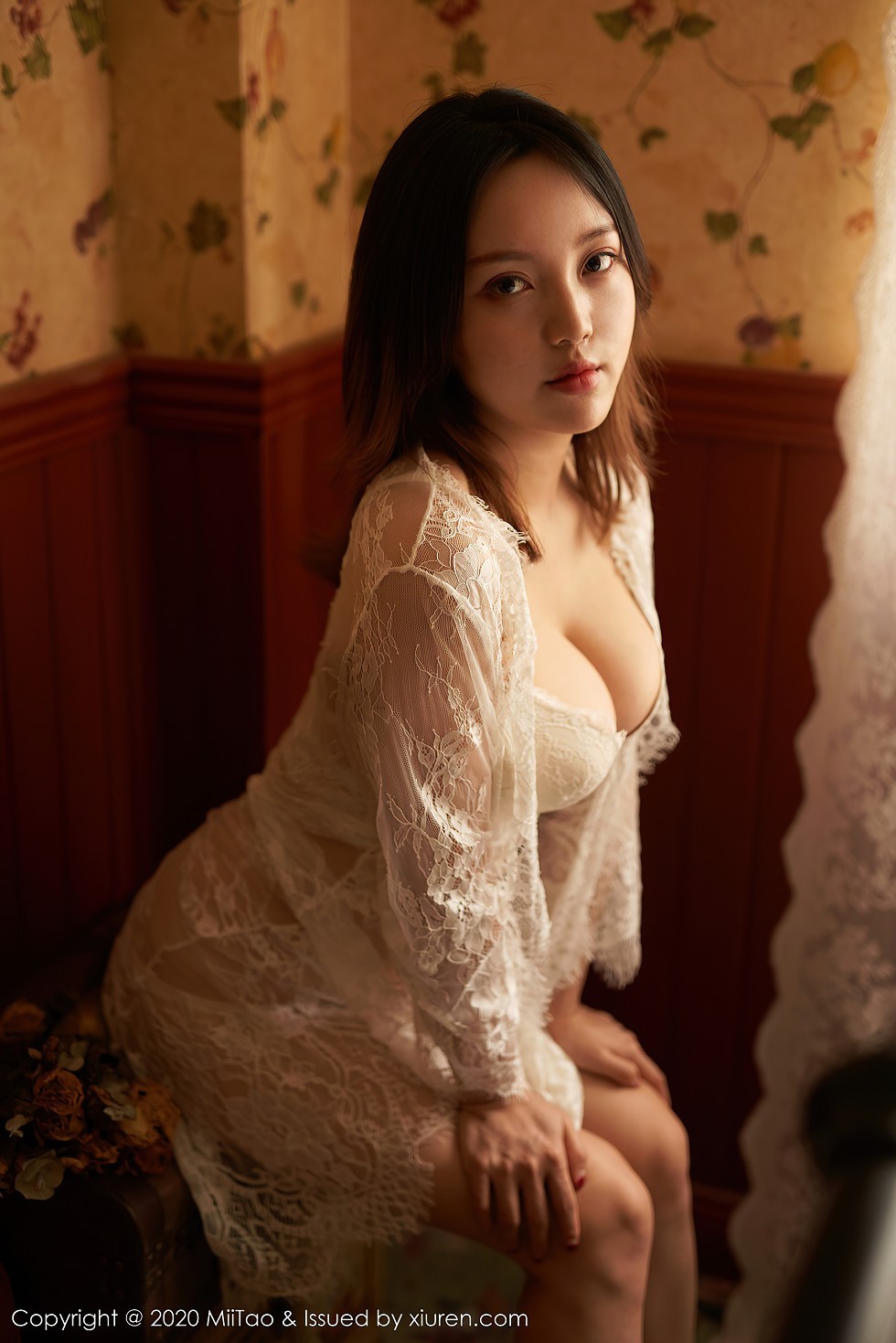 [MiiTao蜜桃社]Vol.143_新人模特月月may私房床上性感蕾丝内衣秀完美身材诱惑写真30P