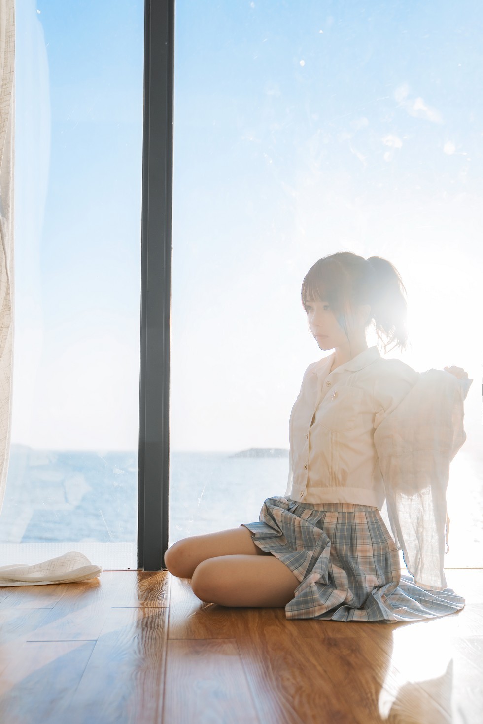 [喵糖映画]Vol.241_白衬衣美少女窗边的海主题私房性感格子裙秀美腿迷人写真30P