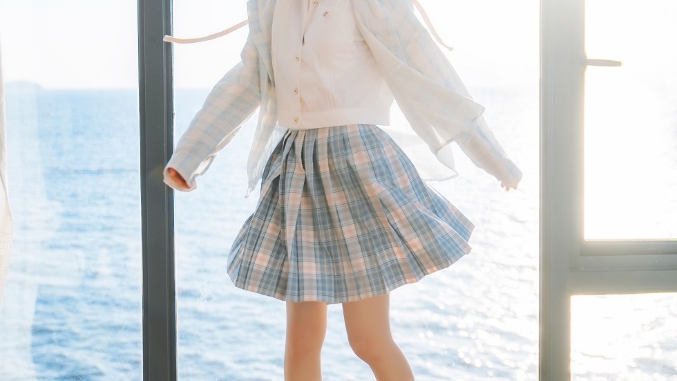[喵糖映画]Vol.241_白衬衣美少女窗边的海主题私房性感格子裙秀美腿迷人写真30P