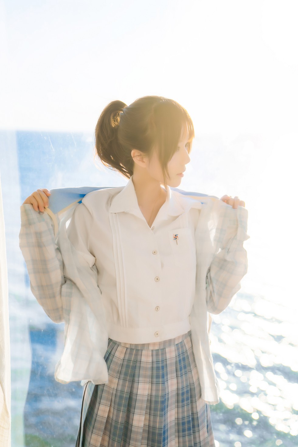 [喵糖映画]Vol.241_白衬衣美少女窗边的海主题私房性感格子裙秀美腿迷人写真30P