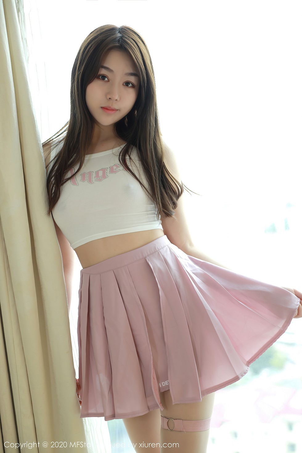 [MFStar模范学院]Vol.384_嫩模梦梵私房吊带内衣配粉色短裙秀完美身材诱惑写真43P