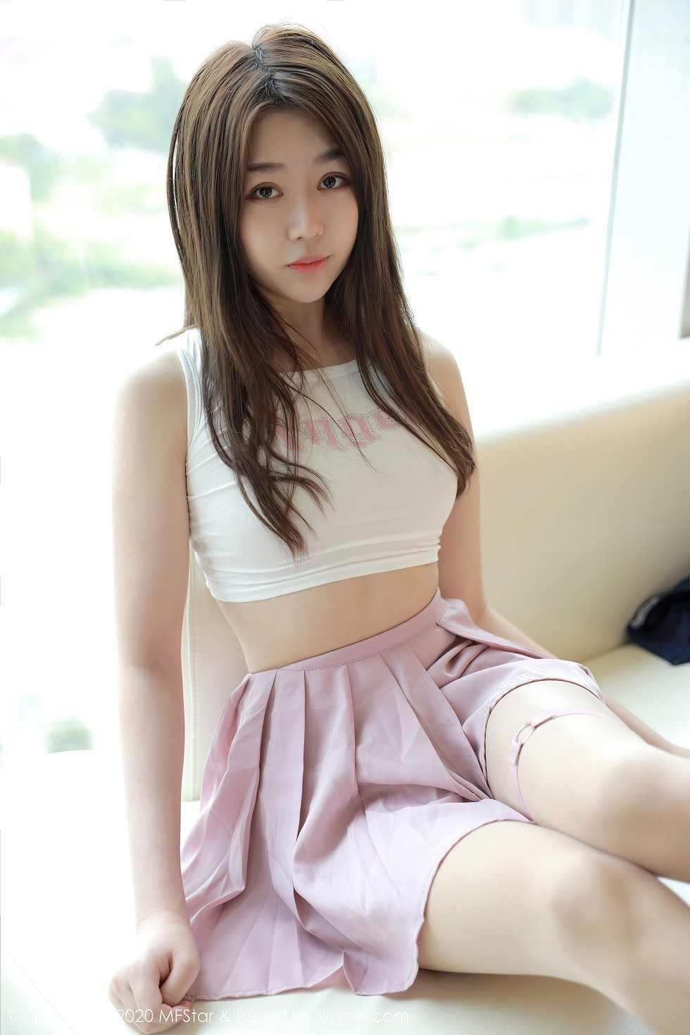 [MFStar模范学院]Vol.384_嫩模梦梵私房吊带内衣配粉色短裙秀完美身材诱惑写真43P