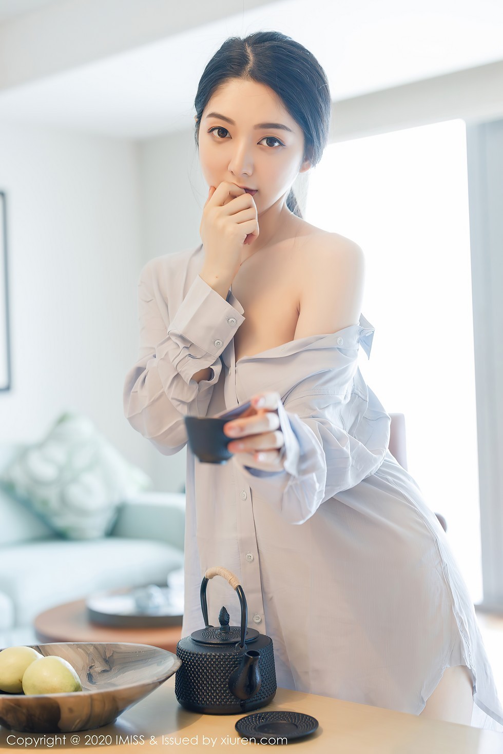 [IMISS爱蜜社]Vol.499_女神Angela小热巴女友视觉主题性感衬衣秀白嫩美腿诱惑写真52P