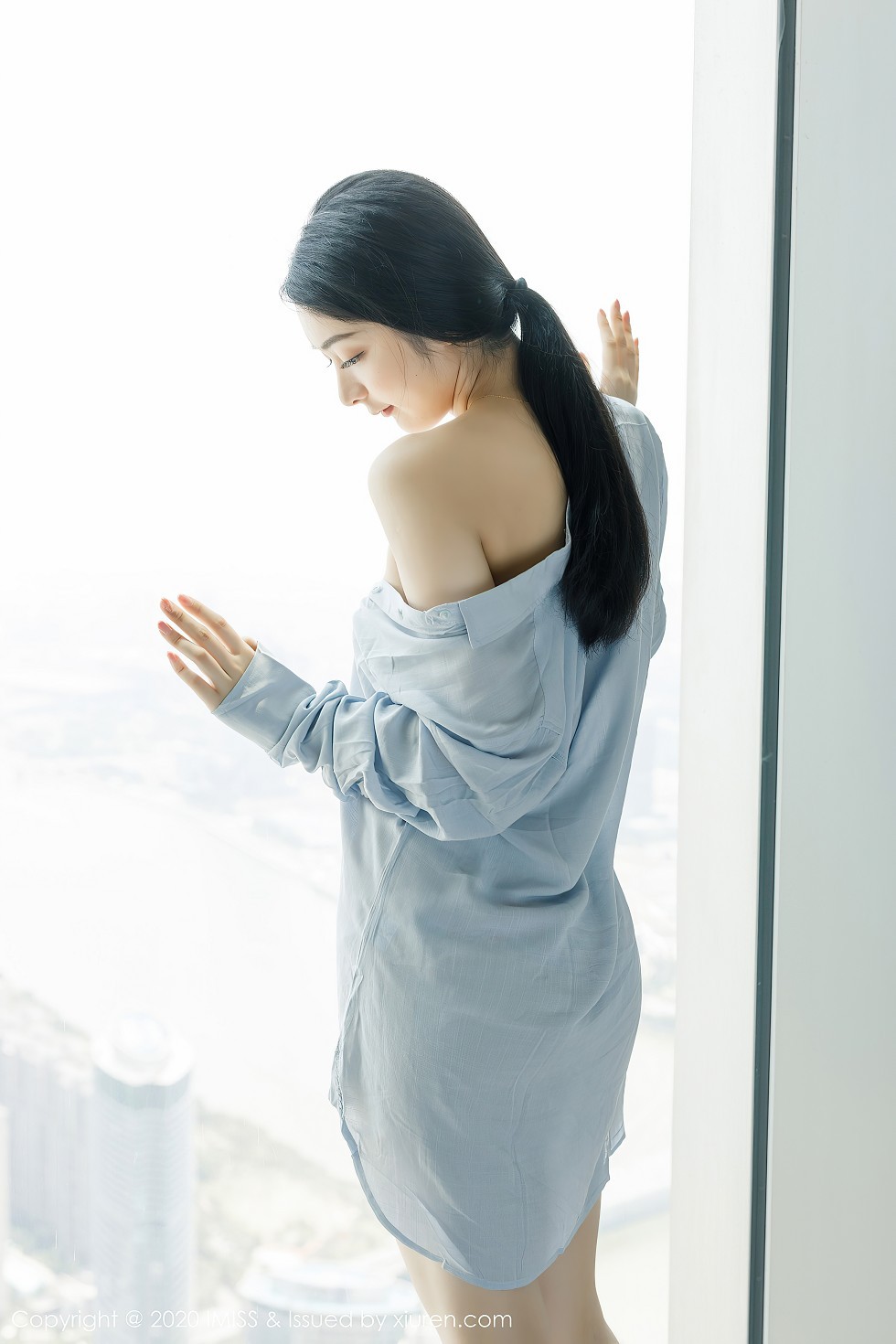 [IMISS爱蜜社]Vol.499_女神Angela小热巴女友视觉主题性感衬衣秀白嫩美腿诱惑写真52P