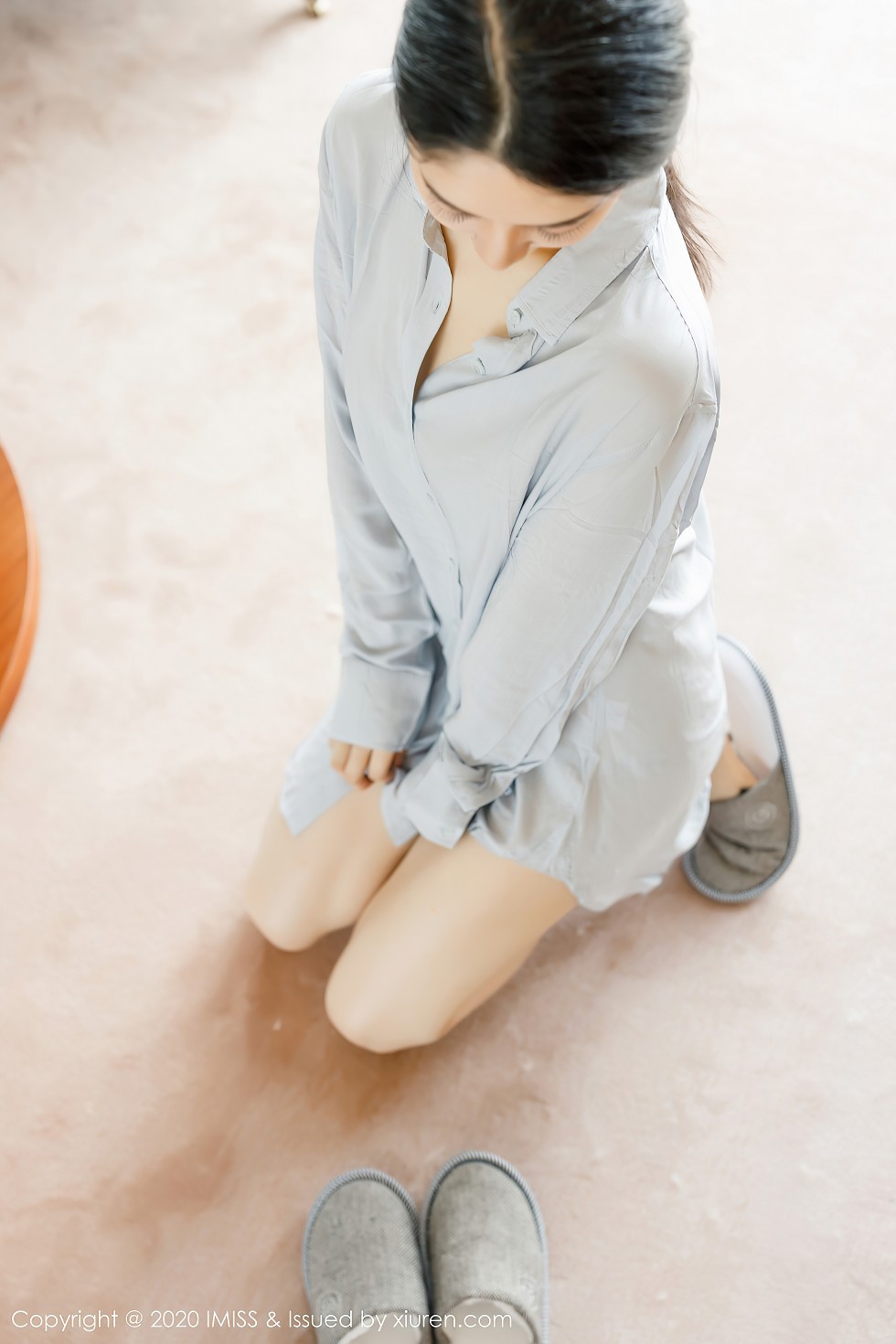 [IMISS爱蜜社]Vol.499_女神Angela小热巴女友视觉主题性感衬衣秀白嫩美腿诱惑写真52P