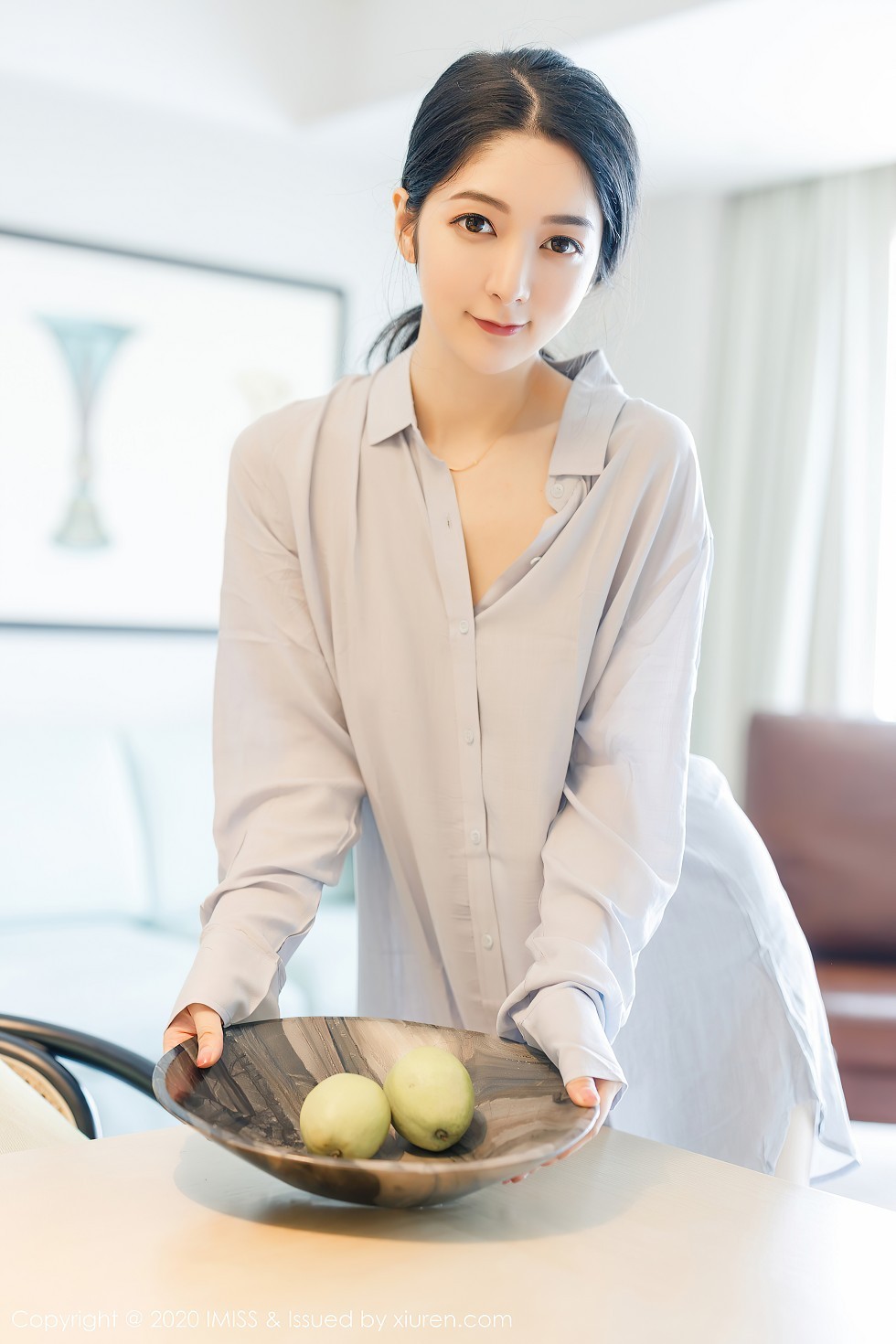 [IMISS爱蜜社]Vol.499_女神Angela小热巴女友视觉主题性感衬衣秀白嫩美腿诱惑写真52P